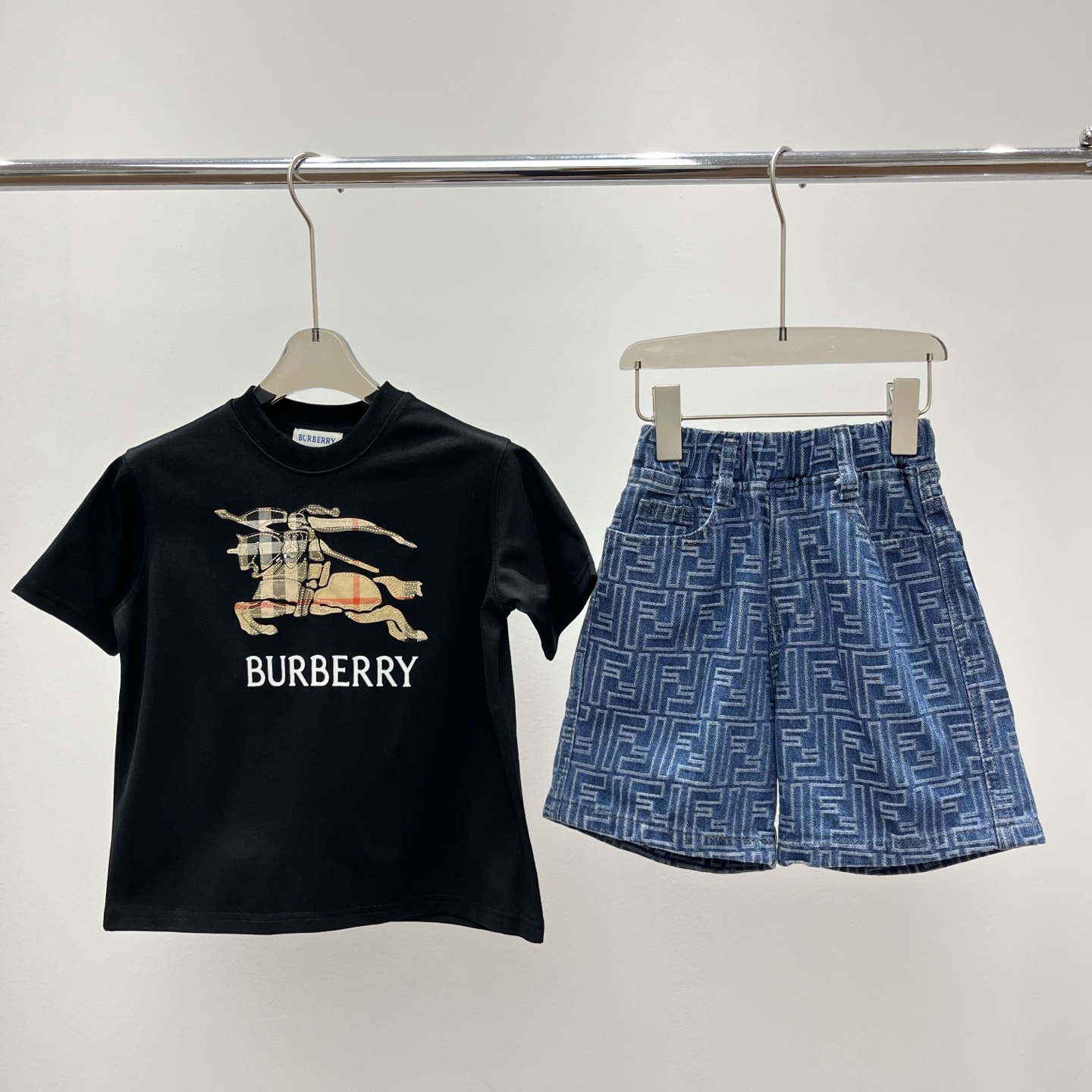 Camiseta de manga corta P, jeans, nuevo producto, camiseta de manga corta BU con bordado de caballero, tono profundo re…