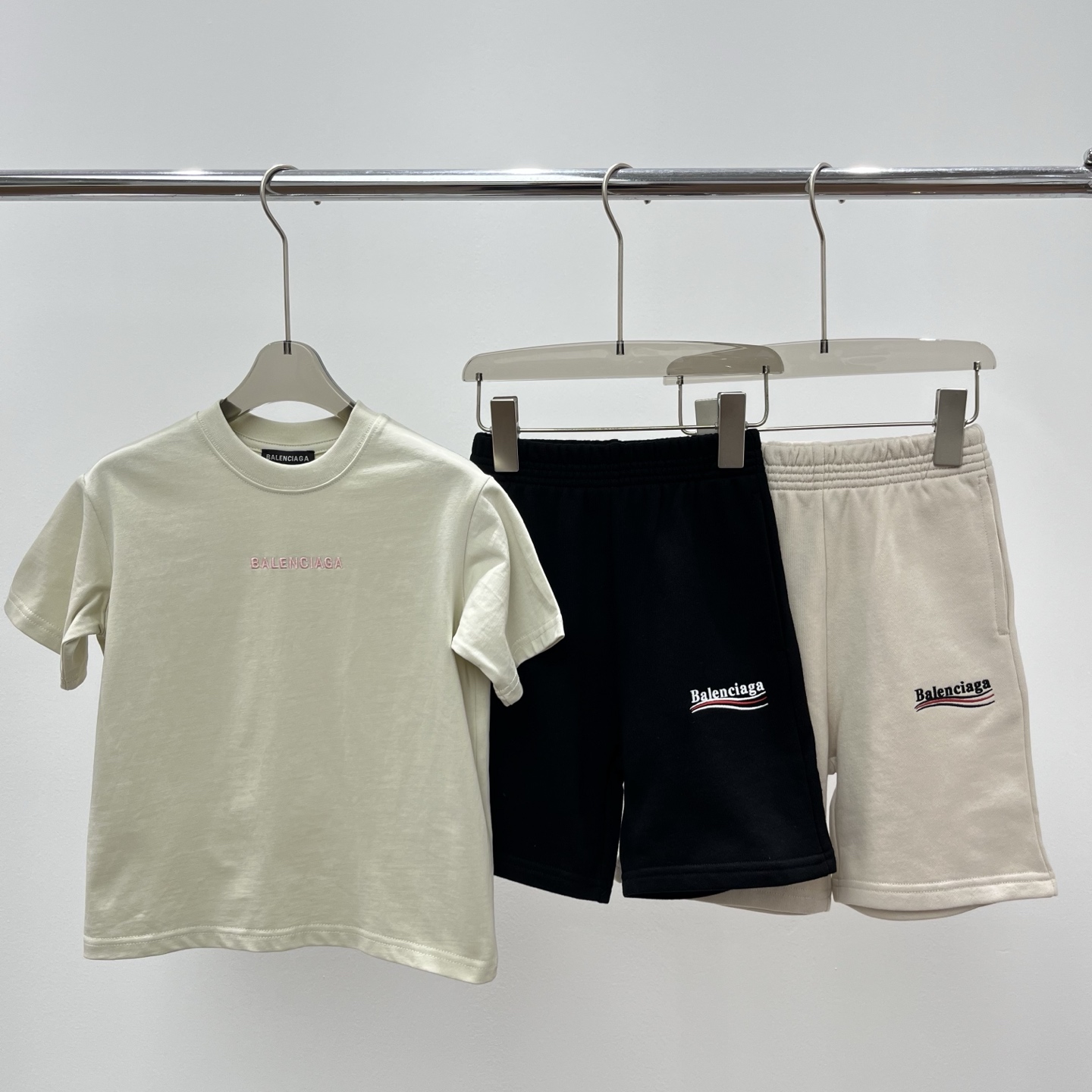 Camiseta de manga corta, pantalones cortos, nuevo, camiseta Balenciaga con bordado de letras en el frente y espalda, bo…
