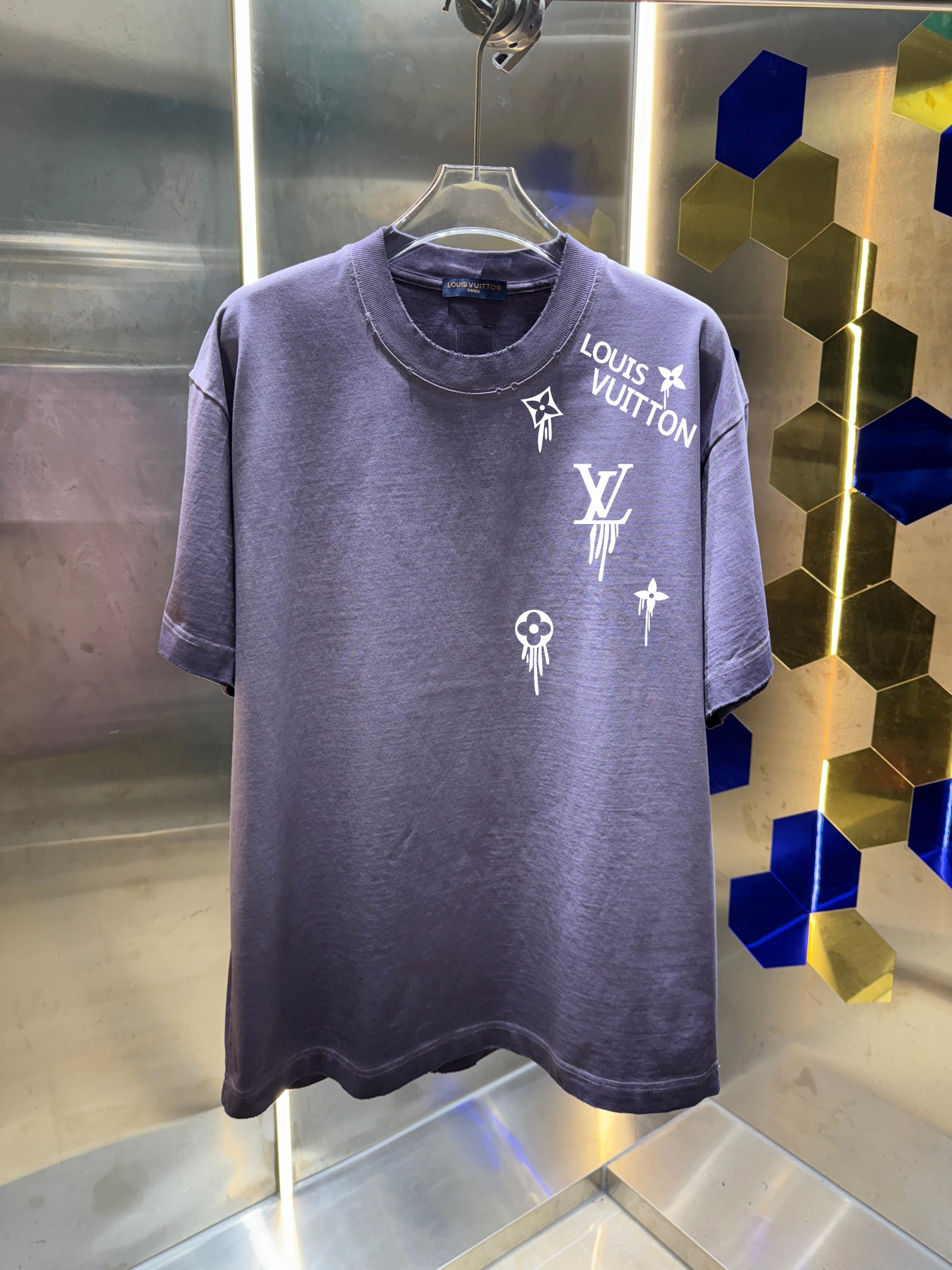 Louis Vuitton LV* 路易*2026春夏新款 洗水磨破320克圆领短袖tee 宽松版