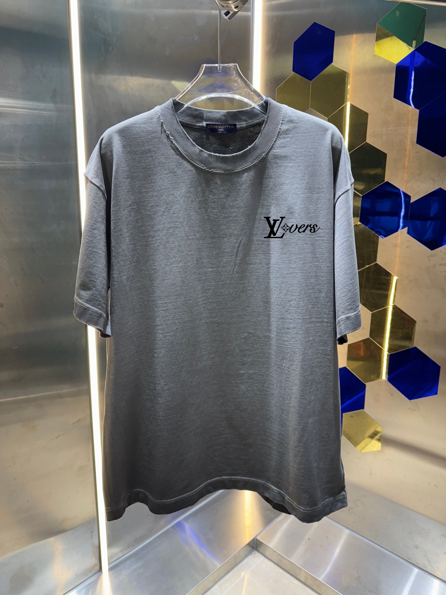 Louis Vuitton LV* 路易*2026春夏新款 洗水磨破320克圆领短袖tee 宽松版