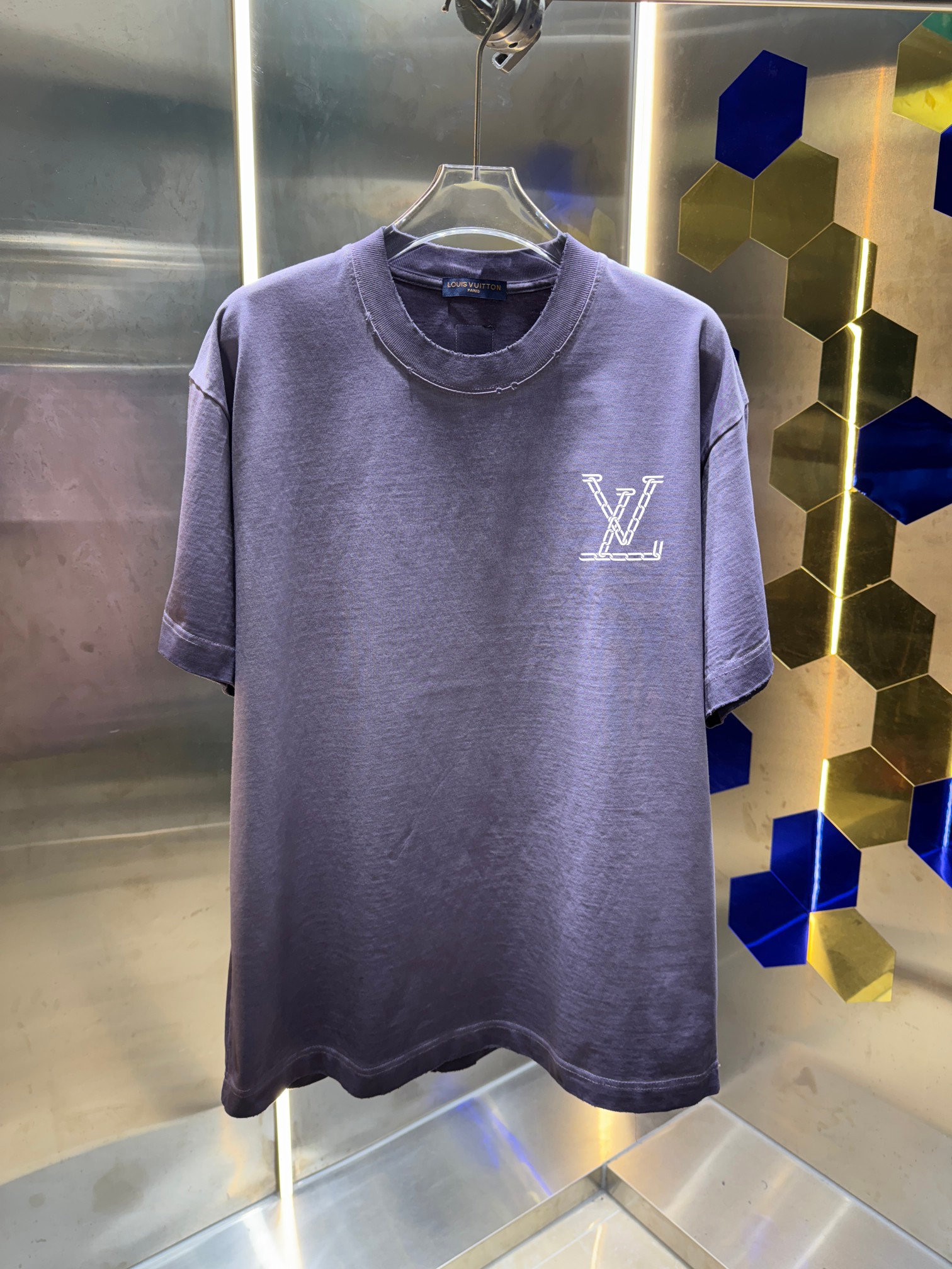 Louis Vuitton LV* 路易*2026春夏新款 洗水磨破320克圆领短袖tee 宽松版