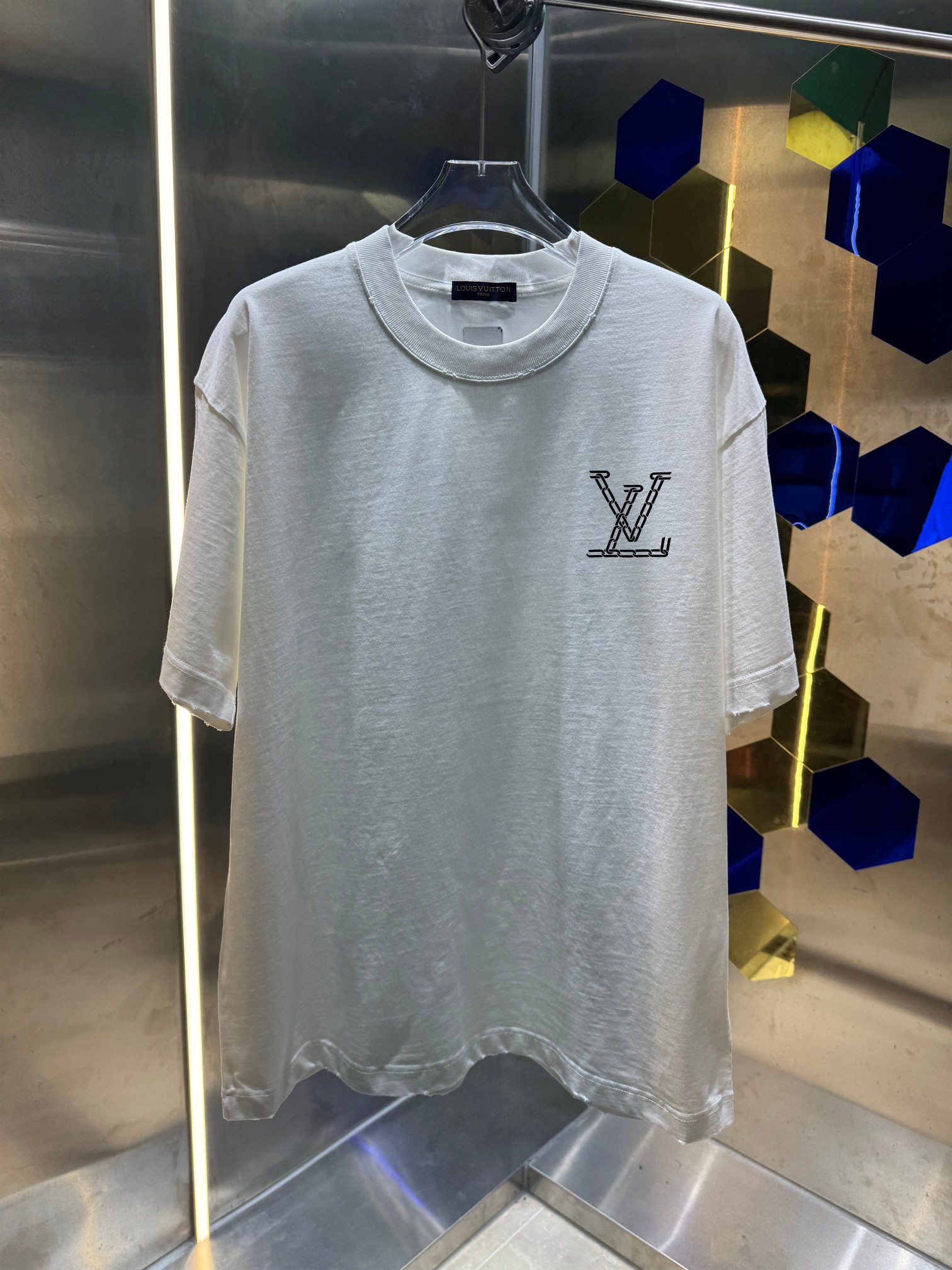 Louis Vuitton LV* 路易*2026春夏新款 洗水磨破320克圆领短袖tee 宽松版