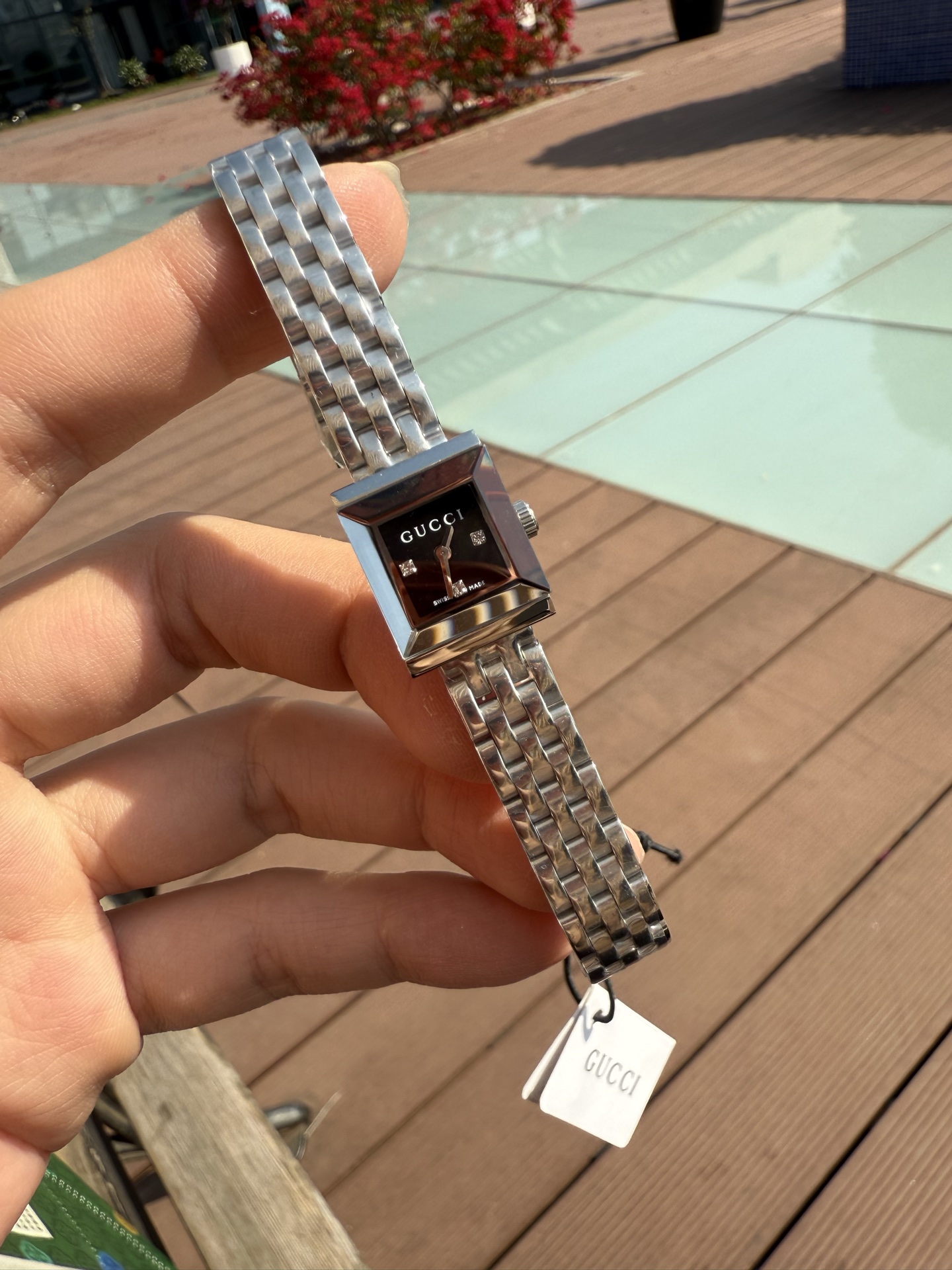 NO:724106,The latest GUCCI, G-Frame series watch adopts an elegant rectangular case, which cleverly combines archive details and modern fashion aesthetics. This watch is crafted with a stainless steel case, cleverly matched with a diamond pink dial, Roman numerals and a stainless steel bracelet. The case size is about 14*34 mm. The stainless steel case, anti-reflective coated sapphire glass, Swiss quartz movement is accurate and durable, and the effect is very exquisite!  ,,gucci,gucci19860909最新款古驰GUCCI,G-Frame系列腕表采用优雅长方形表壳,巧妙融合典藏细节与现代时尚美学.这款腕表以精钢表壳匠心打造,巧妙搭配饰钻石粉色表盘,配罗马数字时标和精钢表链.表壳尺寸约14*34毫米精钢表壳,防反光涂层蓝宝石玻璃,瑞士石英机芯走时精准耐用,上手效果非常精致！,,gucci,gucci,Watch