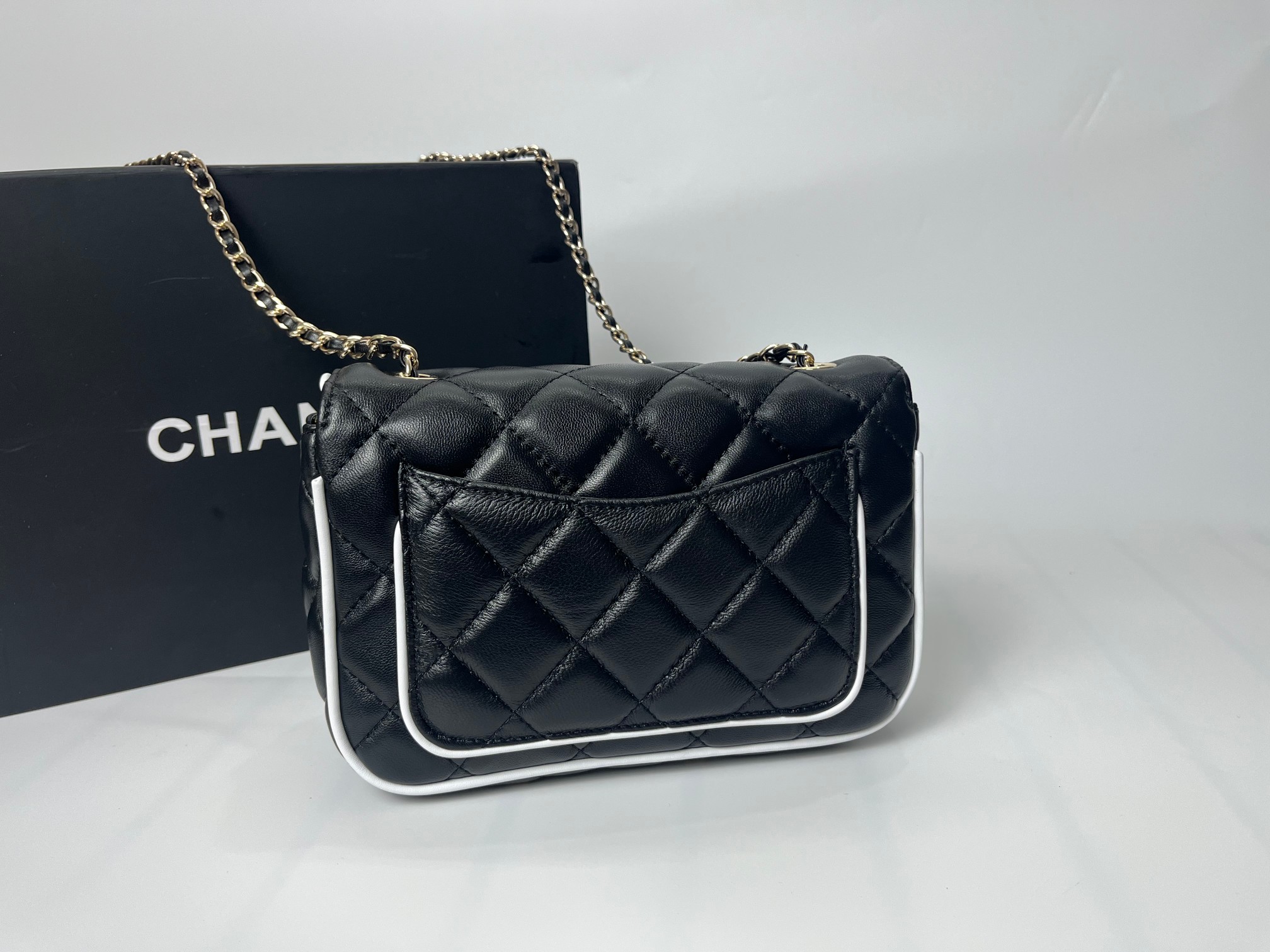 Chanel 25P Black & White Quilted Mini Bag with Ceramic CC Clasp, 12.5 x 19.5 cm 6 a1746120855316 6640