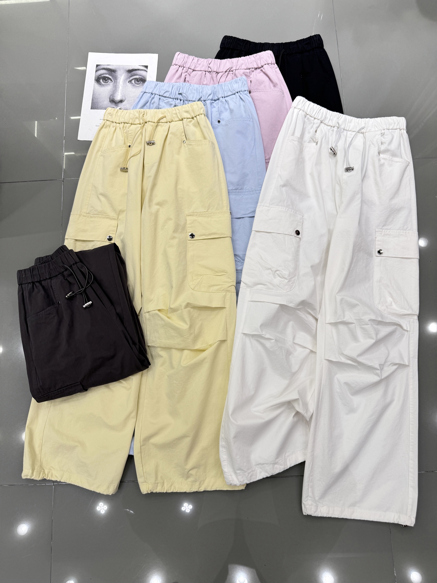 NO:314272,Balenciaga new style silver round nail casual pants narrow version straight wide-leg American high street elastic waist high-end material casual work pants 6 colors smlxl,,balenciaga,alexander wang19860909巴黎世家 新款 银色圆钉休闲裤 窄版直筒阔腿美式高街 松紧腰 高级薄料 休闲工装裤 6色 smlxl,,balenciaga,alexander wang,Women's clothing