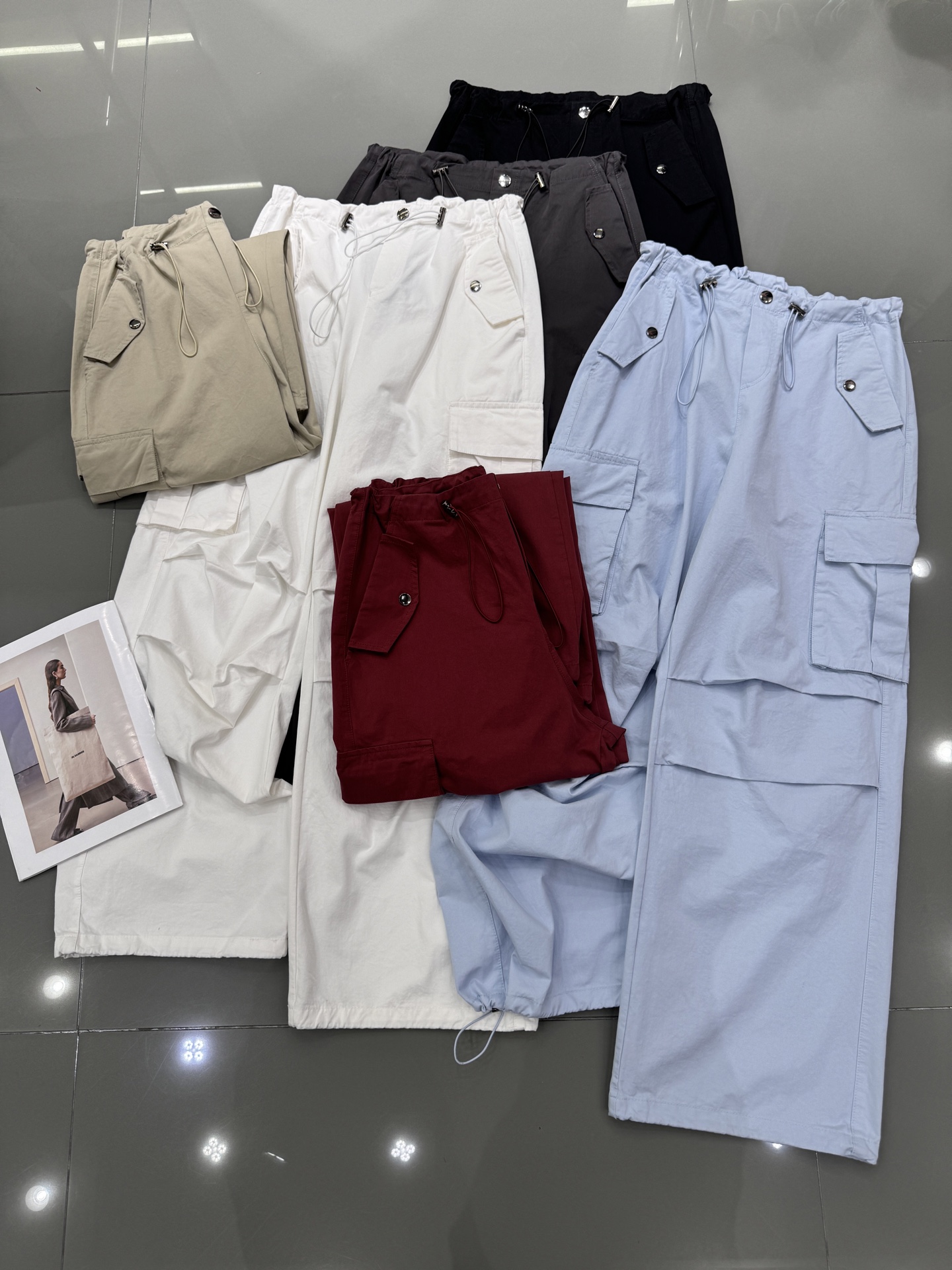 NO:314274,Balenciaga New style thin rubber contraction casual pants High street foot ties Functional work pants Loose sports wide legs 6 colors smlx,,balenciaga,alexander wang19860909巴黎世家 新款 薄款橡胶收缩腰休闲裤 高街束脚 机能工装裤 宽松运动阔腿 6色 smlx,,balenciaga,alexander wang,Women's clothing