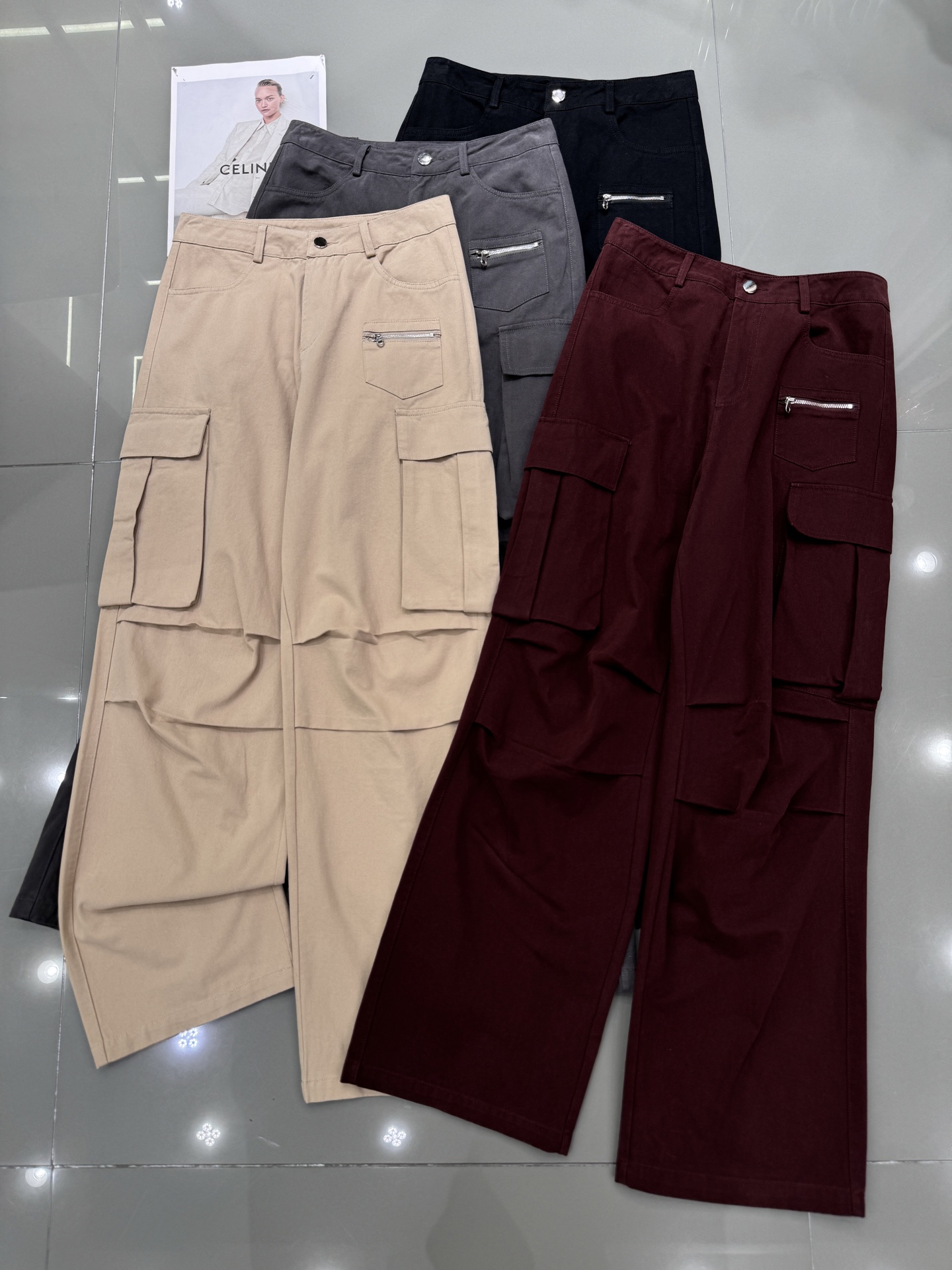 NO:314279,Balenciaga new style, left front zipper pants, American hottie pleated multi-pocket design, overalls, retro loose floor wide-leg pants, four-color smlxl,,balenciaga,alexander wang19860909巴黎世家 新款 左前拉链小袋休闲裤 美式辣妹褶皱多口袋设计感 工装裤 复古宽松拖地阔腿裤 四色 smlxl,,balenciaga,alexander wang,Women's clothing