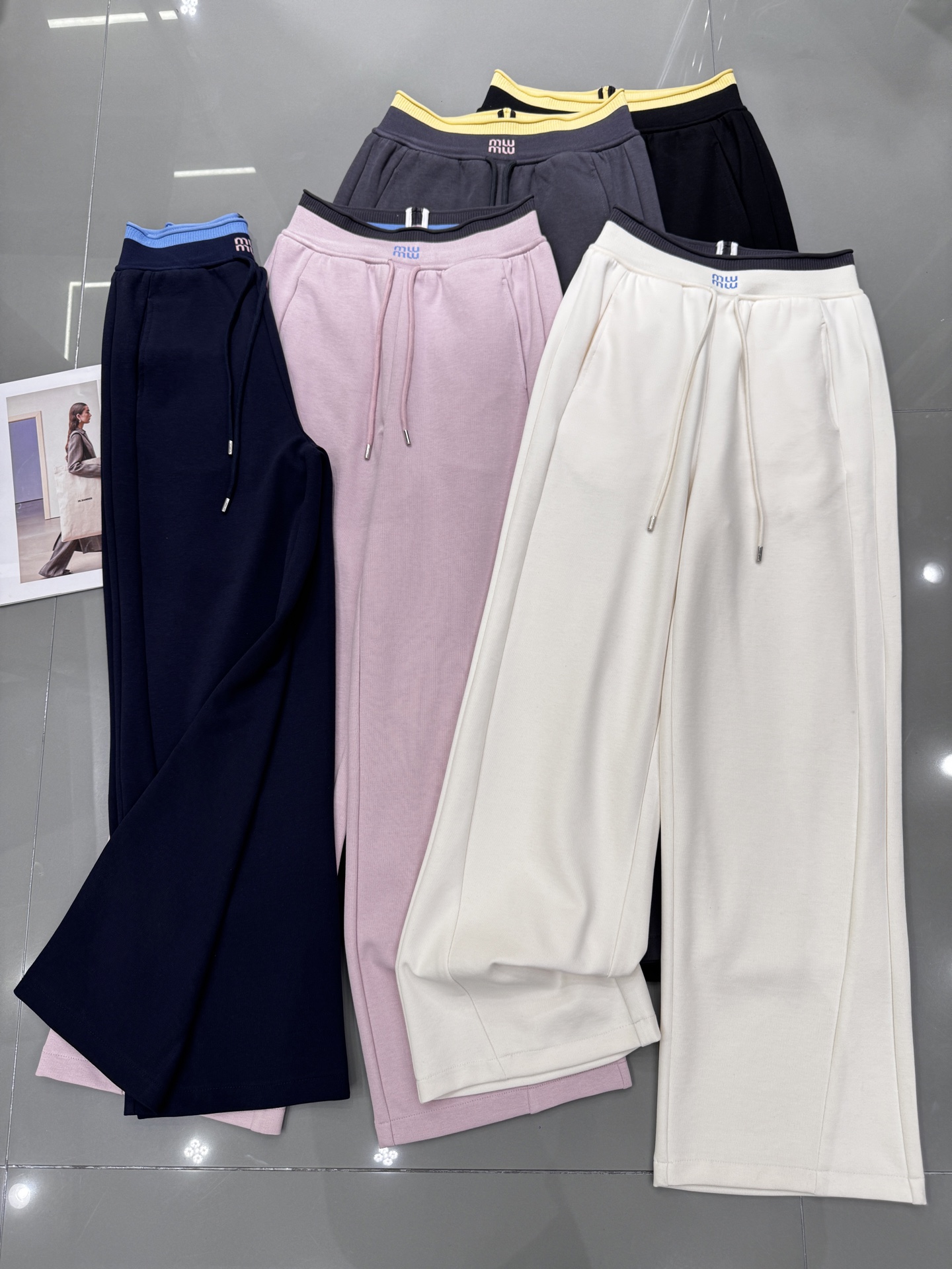 NO:314237,Miumiu new waist splicing contrasting trousers drawstring waist logo embroidery loose and slimming classic and versatile five-color smlxl, miumiu, alexander wang19860909miumiu 新款腰头拼接撞色长裤 抽绳腰头 logo刺绣 宽松显瘦 经典百搭 五色 smlxl,,miumiu,alexander wang,Women's clothing