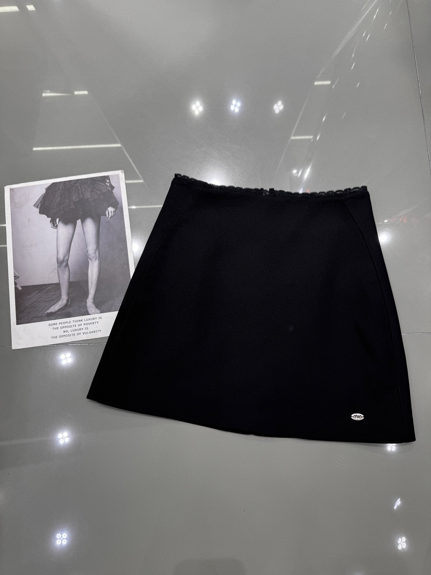 NO:314247,Miumiu new style lace skirt on waist, hem, miu logo, comfortable inside, with safety pants, simple and atmospheric and fashionable, good-looking upper body, random matching, monochrome smlxl,,miumiu, skirts, alexander wang19860909miumiu 新款 腰上花边短裙 下摆miu logo 内里舒适 带安全裤 简约大气时尚 上身好看 随意搭配 单色 smlxl,,miumiu,skirts,alexander wang,Women's clothing