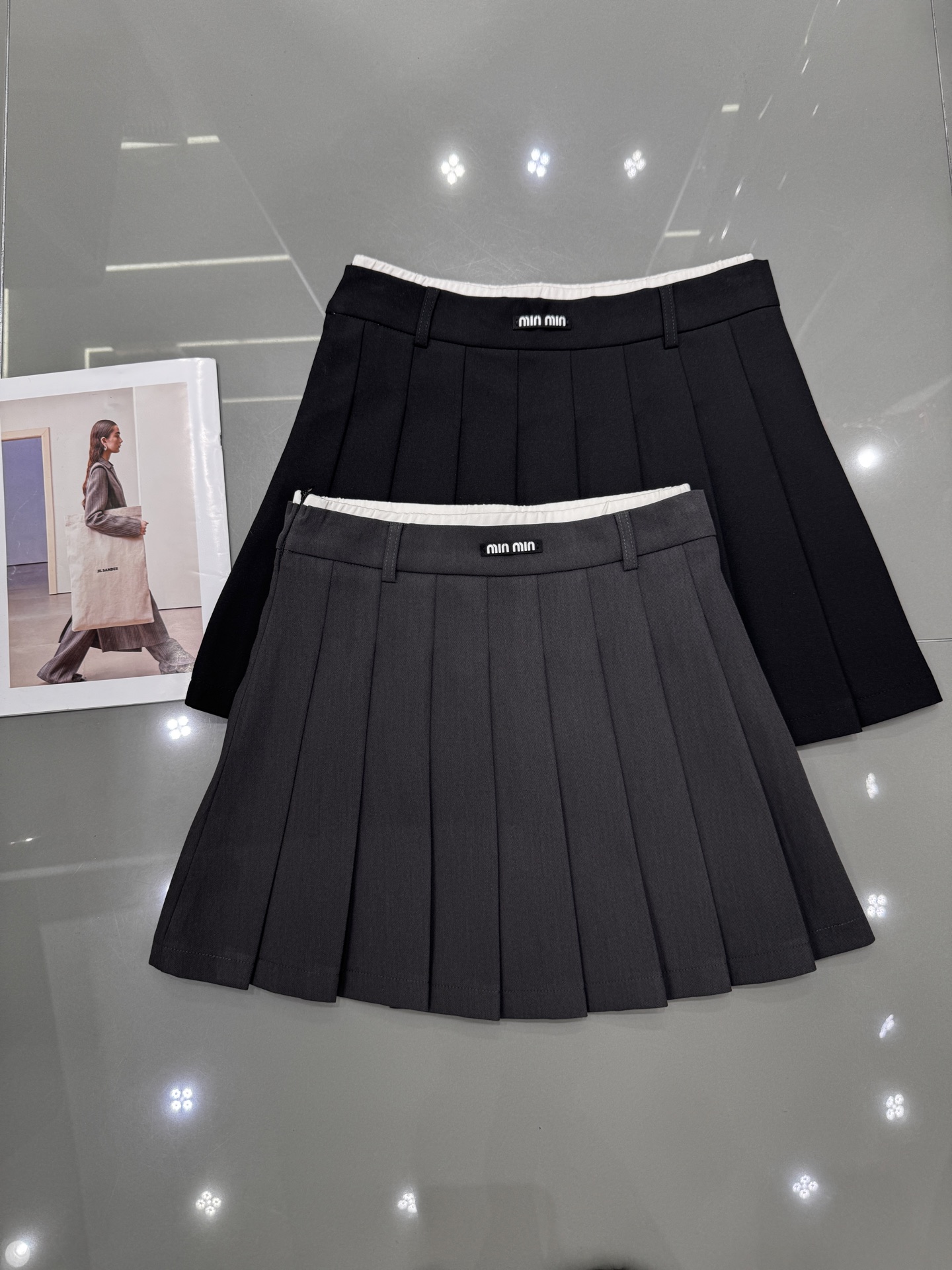 NO:314271,Miumiu New style, front mid-letter pleated skirt, splicing design, comfortable inner, with safety pants, college style, casual and fashionable versatile, two-color smlxl,,miumiu, skirts,alexander wang19860909miumiu 新款 前中字母百褶裙 拼接设计 内里舒适 带安全裤 学院风 休闲时尚百搭 两色 smlxl,,miumiu,skirts,alexander wang,Women's clothing