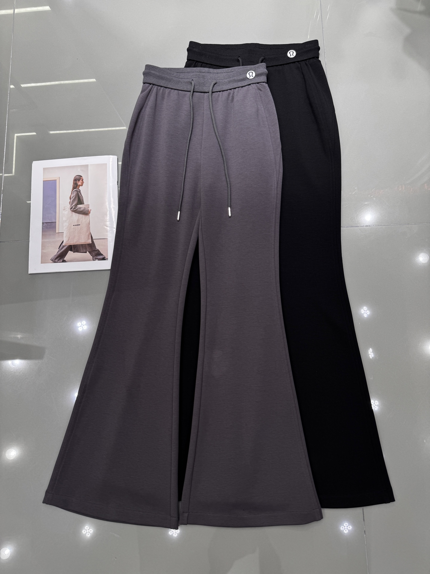 NO:314264,lulu new left waist LG bell-bottom pants, slim Korean version, slim and slim pants, soft and comfortable fabric, strong elasticity, good-looking upper body, two colors smlxl,,alexander wang19860909lulu 新款左腰LG喇叭裤 修身显瘦韩版 显瘦神裤 面料柔软舒适 弹力大 上身好看 两色 smlxl,,alexander wang,Women's clothing