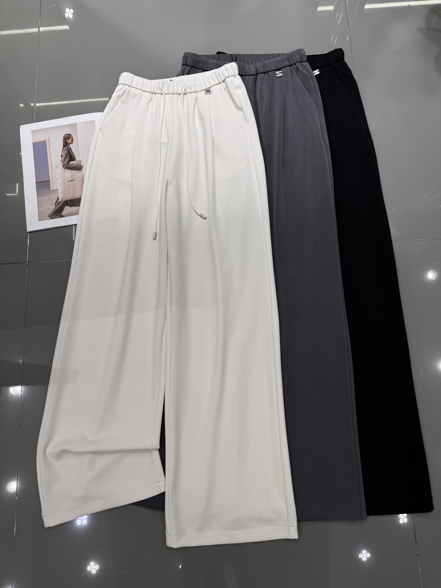 NO:314261,CE* newest style, left waist letter wide-leg pants, elastic drawstring waist, diamond logo, loose trousers, soft and comfortable fabric, fashionable and casual and versatile, three-color smlxl,,alexander wang19860909CE*新款 左腰字母阔腿裤 弹力抽绳腰头 带钻logo 宽松长裤 面料柔软舒适 时尚休闲百搭 三色 smlxl,,alexander wang,Women's clothing