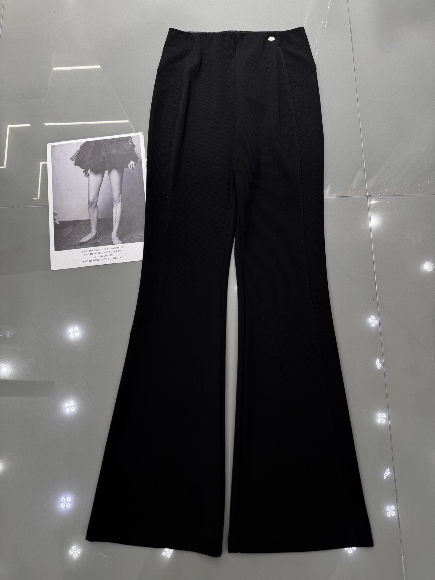 NO:314249,mm6 new model left waist small metal brand bell-bottom pants pleated design super slim style fashionable and versatile monochrome smlxl,,masion margiela,alexander wang19860909mm6 新款 左腰小金属牌喇叭裤 褶皱设计 超级显瘦的版型 时尚百搭 单色 smlxl,,masion margiela,alexander wang,Women's clothing