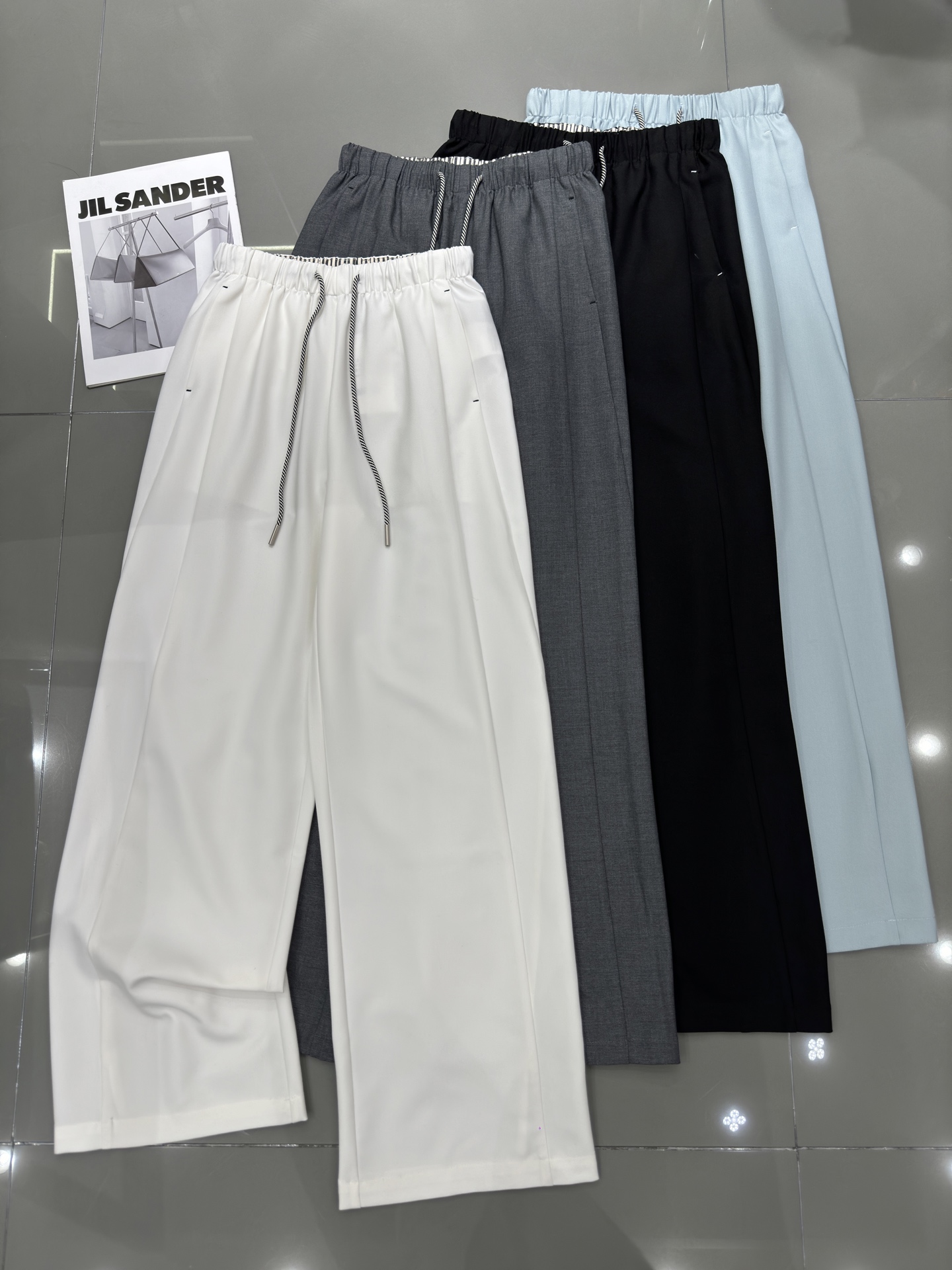 NO:316182,MM6-Hot model Simple thin wide-leg trousers double-sided connection design can modify the leg shape. The upper body is super slim. Minimalist brand. Easy to match. Four-color smlxl,,masion margiela,alexander wang19860909MM6- 爆款 简约薄款阔腿西裤双侧衔接设计 可做到修饰腿型 版型上身超显瘦 极简大牌 易搭配 四色 smlxl,,masion margiela,alexander wang,Women's clothing