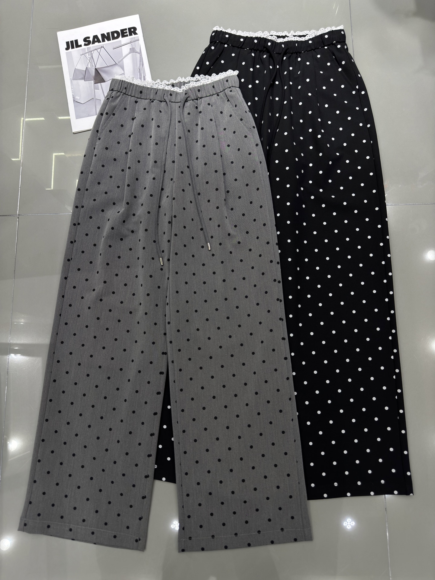 NO:316179,MiuMiu - New lace waist polka dot wide-leg trousers, elastic waist, full of design, gentle style~classic polka dot pattern, fashionable and fashionable, two colors smlxl,,miumiu,alexander wang19860909MiuMiu - 新款蕾丝腰波点阔腿西裤 松紧腰 设计感满满 温柔风～经典波点纹 时尚洋气 两色 smlxl,,miumiu,alexander wang,Women's clothing