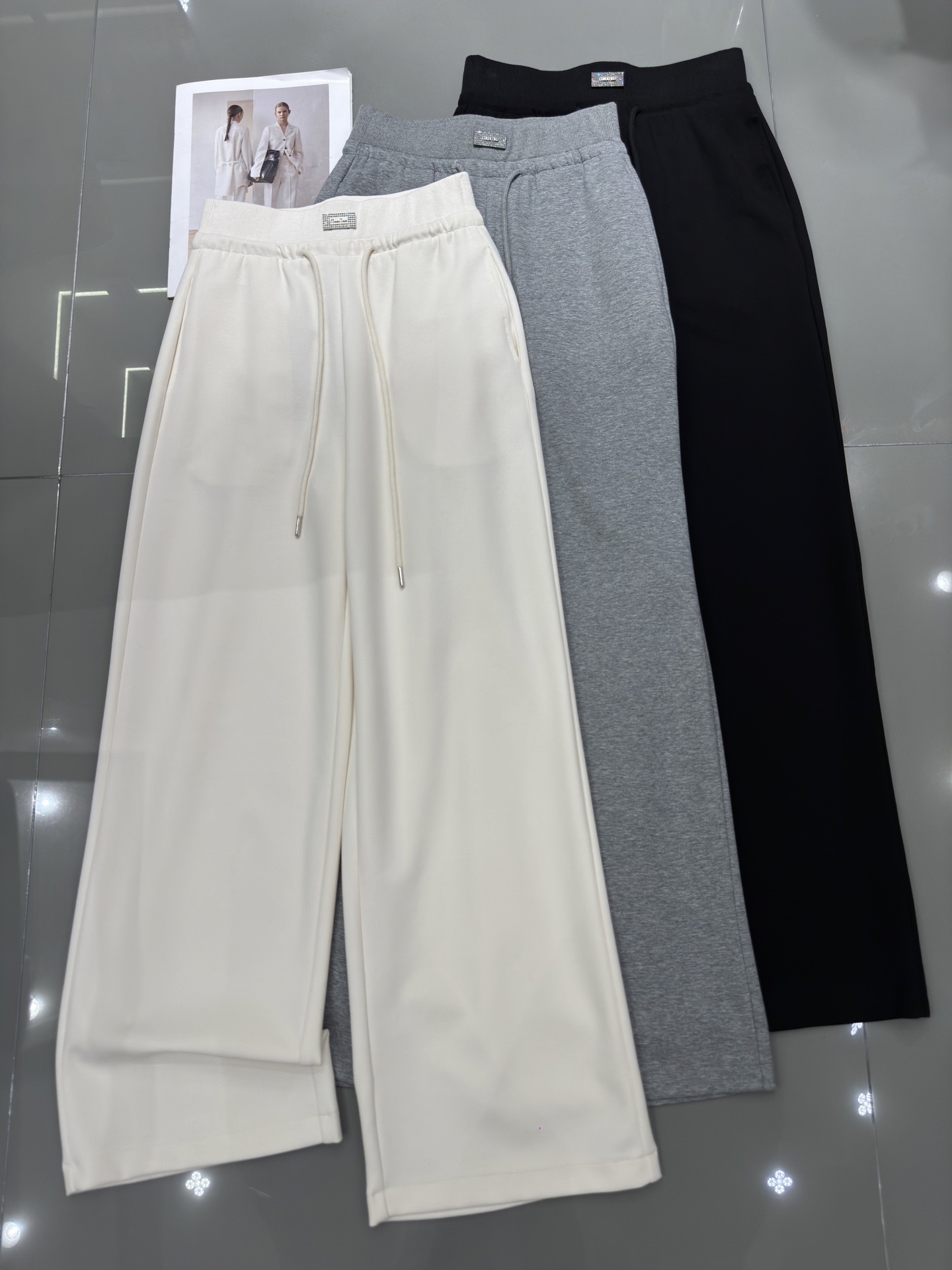 NO:316176,MiuMiu - New popular series of square drill thread high waist straight-leg pants, pants with upper body to modify long legs, huge slim~ fashionable and versatile three-color smlxl,,miumiu,alexander wang19860909MiuMiu - 新爆款系列方钻螺纹高腰直筒裤 裤型上身修饰大长腿 巨显瘦～时尚百搭 三色 smlxl,,miumiu,alexander wang,Women's clothing