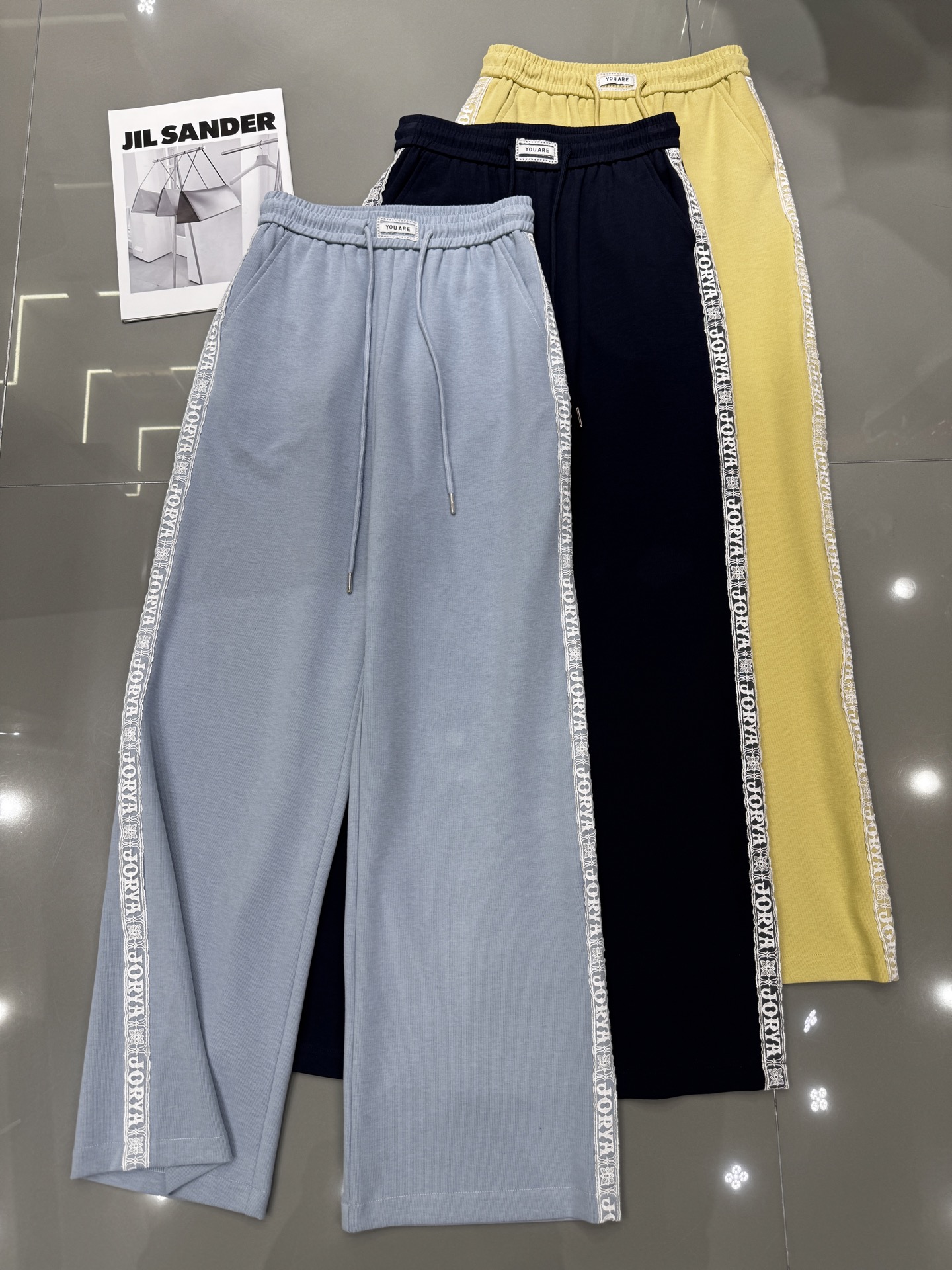NO:316181,QING OUYANG Spring and summer new double-sided lace waist logo logo straight-leg pants very novel and designed style, super texture, slim upper body, and the color is also super beautiful. Three-color smlxl,,alexander wang19860909QING OUYANG 春夏新款双侧边拼蕾丝腰logo标直筒裤 非常新颖有设计的款 质感超强 版型上身显瘦 颜色也超美滴 三色 smlxl,,alexander wang,Women's clothing
