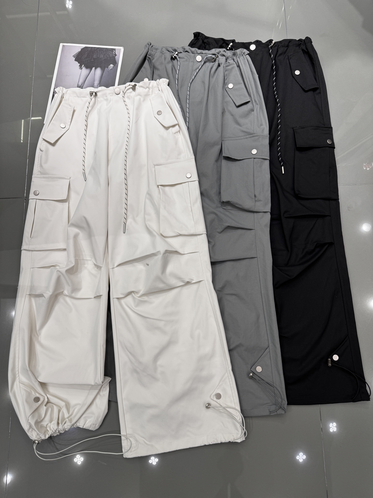 NO:307151,Balenciaga Balenciaga popular overalls pants double large pockets, waist and legs can be adjusted, the fabric texture is cool and cool, fashion trend, three-color smlxl,,balenciaga,balenciaga,alexander wang19860909Balenciaga 巴黎世家 爆款工装裤双大口袋 腰头和裤脚都可做调节 面料质感好酷酷风 时尚潮流 三色 smlxl,,balenciaga,balenciaga,alexander wang,Women's clothing