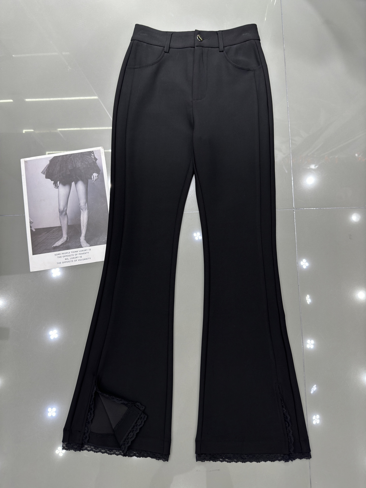 NO:306653,MiuMiu's popular micro-flare trouser trouser legs continues lace slit elasticity high elastic fabrics that can be matched with women casually. Very versatile. The most important thing is to make it look slim. Recommended recommendations for single color sml, miumiu, alexander wang19860909MiuMiu 爆款微喇裤型延续裤脚蕾丝开叉松紧 高弹力面料 女人休闲都可搭配 非常百搭 最主要是超显瘦 推款推荐 单色 sml,,miumiu,alexander wang,Women's clothing