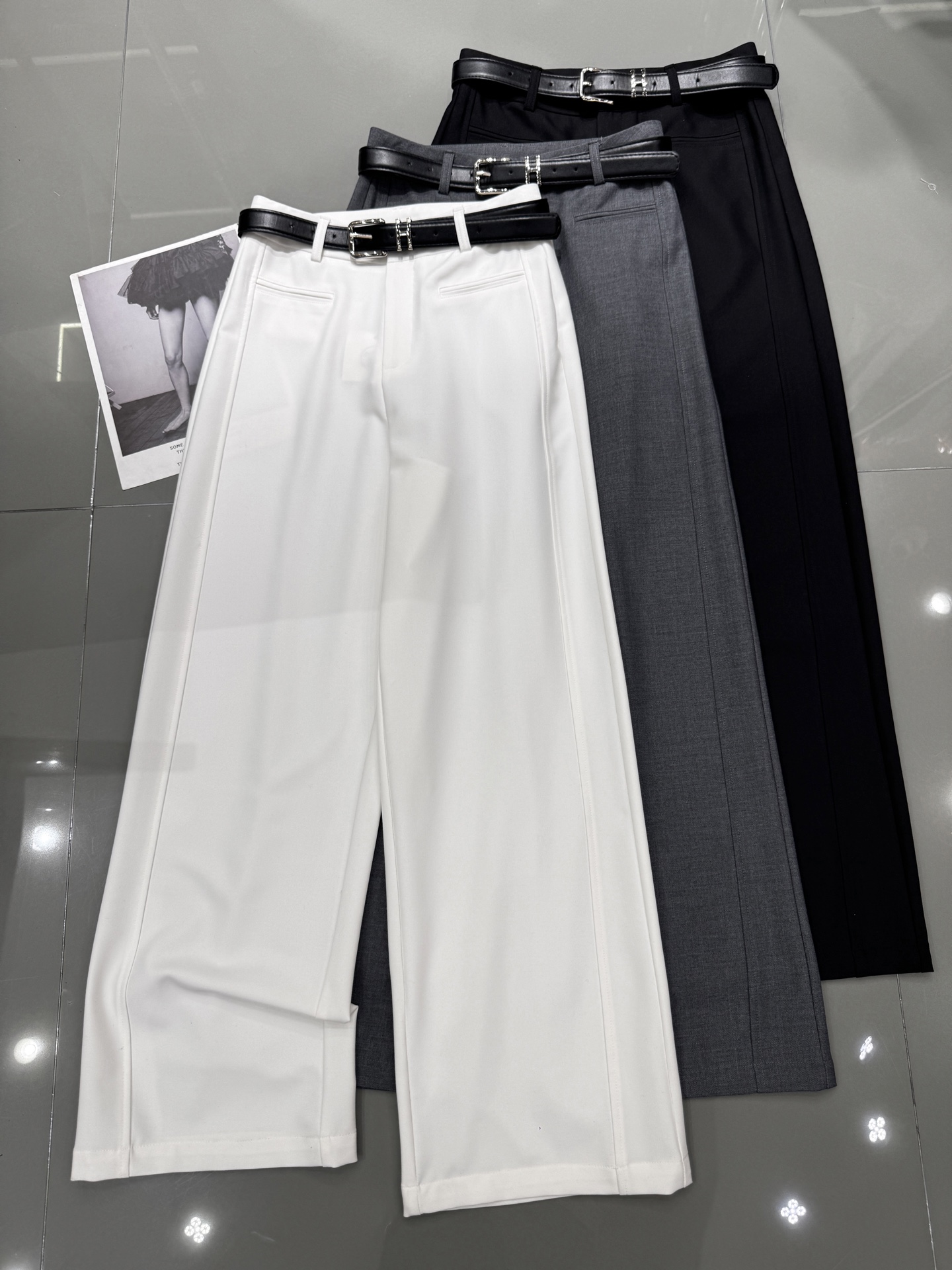 NO:306666,HERMS - New thin trousers, straight and slightly loose fit, with custom belt, double front one-line pocket, formal style, fashionable and elegant, three-color smlx,,hermes,hermes,alexander wang19860909HERMS 爱马仕-新款薄料西裤 直筒微微宽松版型 配定制皮带 前双一字口袋 版型正 时尚大方 三色 smlx,,hermes,hermes,alexander wang,Women's clothing