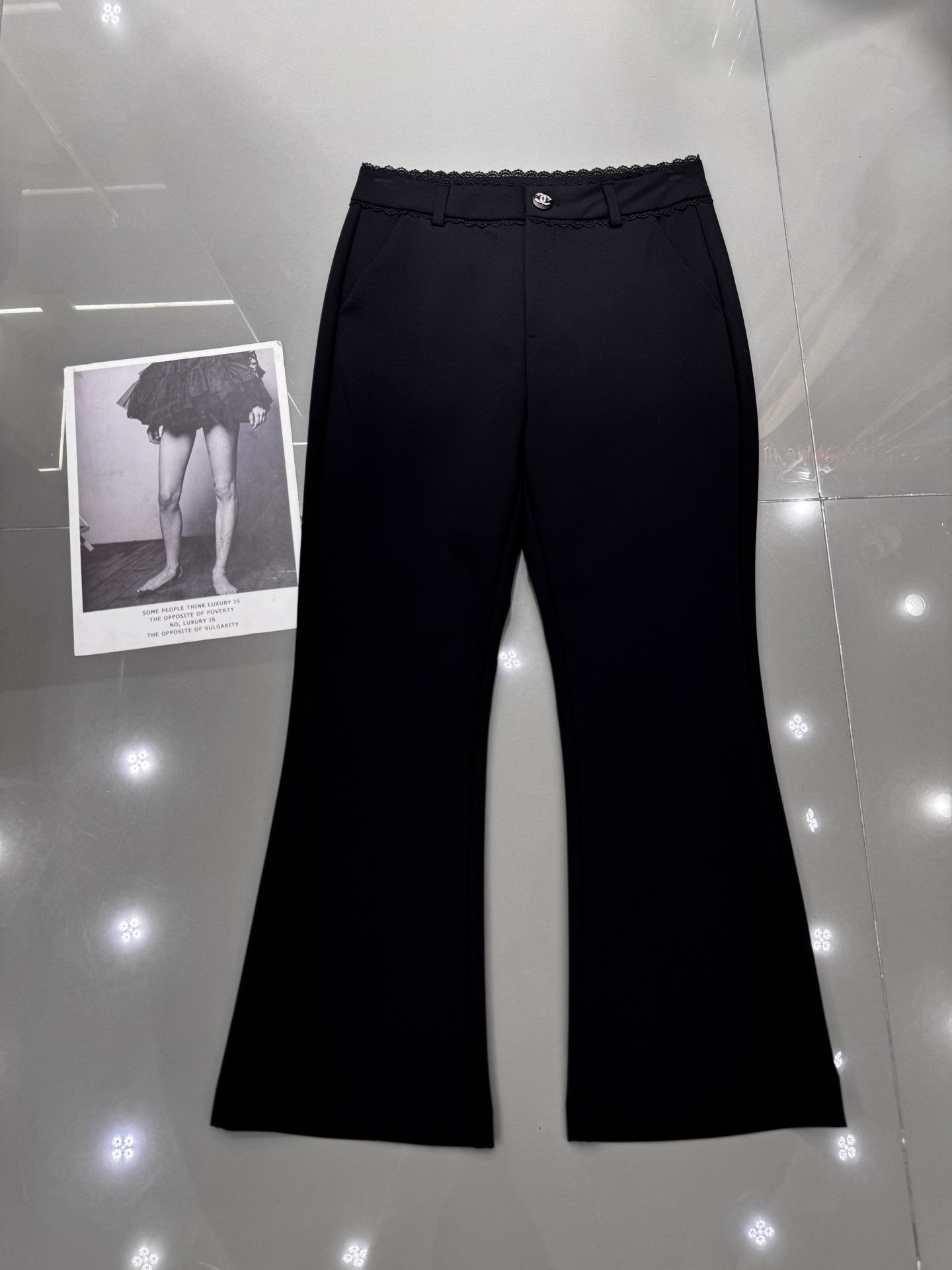 NO:307606,CHANE* small fragrance new lace waist nine-point flared pants customized small fragrance buckles super texture with elasticity, super slim upper body Recommended Monochrome smlxl, Chanel, alexander wang19860909CHANE*小香 新款拼蕾丝腰九分微喇裤 定制小香扣 面料质感超绝了 带弹力 上身超显瘦 推荐 单色 smlxl,,chanel,alexander wang,Women's clothing