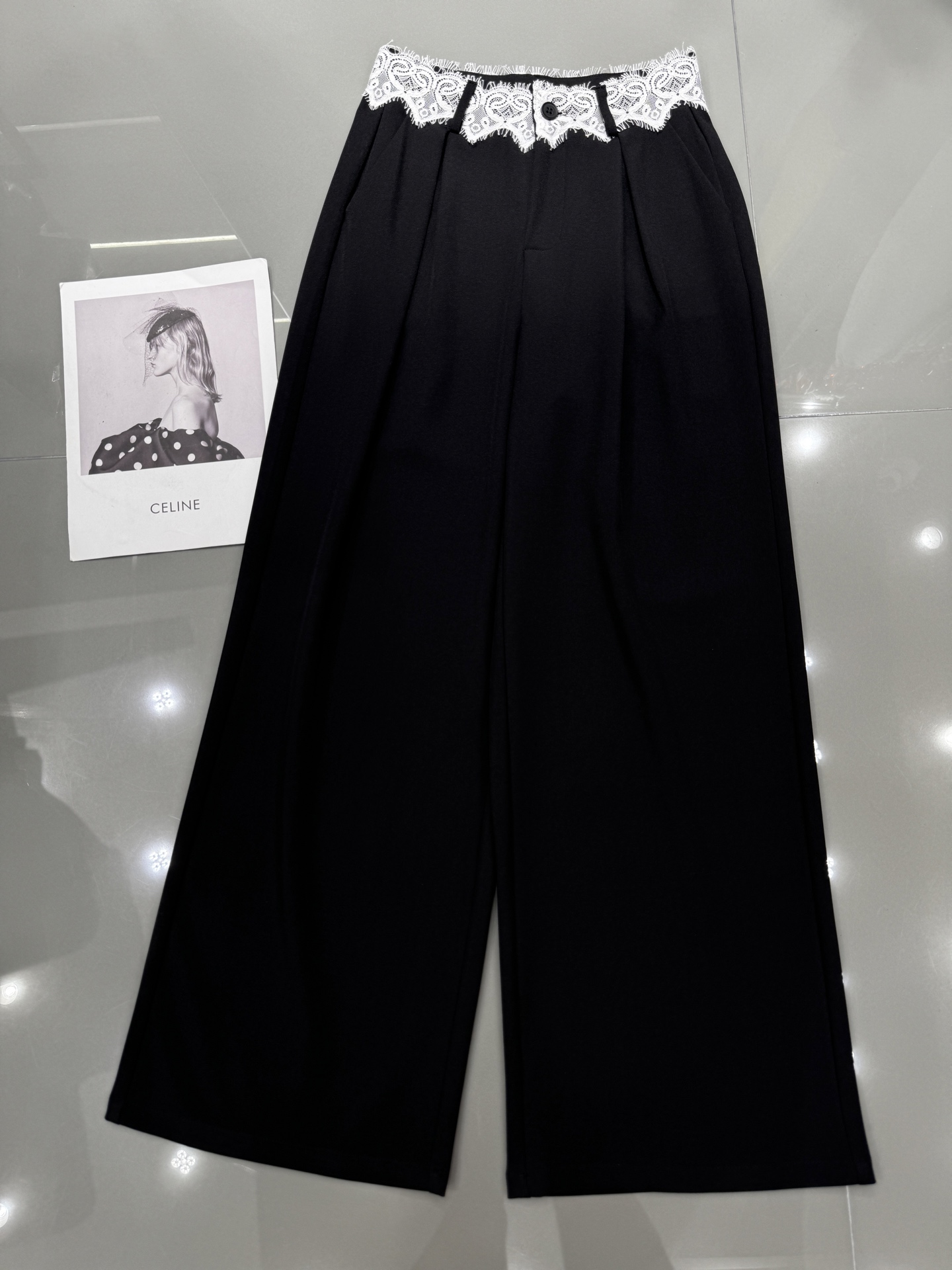 NO:320864,MiuMiu - New European popular waist lace wide-leg trousers, slightly loose style, top body, super big brand style, walking at the forefront of fashion, monochrome smlxl,,miumiu,alexander wang19860909MiuMiu-新欧货爆款腰拼蕾丝阔腿西裤裤 微宽松版型上身超大牌范儿 走在时尚最前端单色 smlxl,,miumiu,alexander wang,Women's clothing