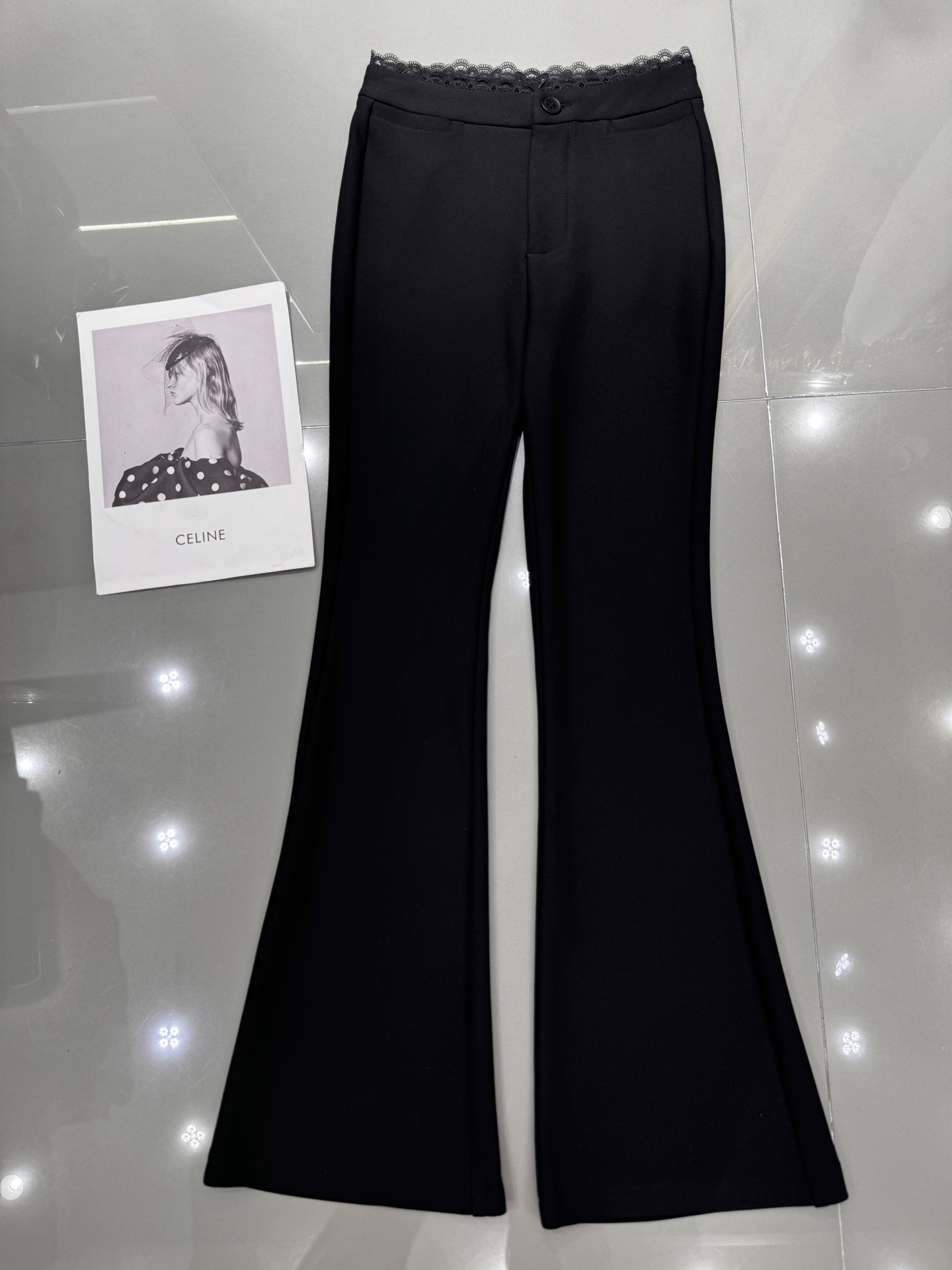 NO:320861,MiuMiu-New simple lace waist trousers, fabric comes with elasticity, soft and comfortable, super positive style, huge and slim upper body, fashionable and generous, monochrome smlxl 7,,miumiu,alexander wang19860909MiuMiu-新款简约拼蕾丝腰微喇裤 面料自带弹力 柔软舒适 版型超正 上身巨显瘦 时尚大方 单色 smlxl 7,,miumiu,alexander wang,Women's clothing