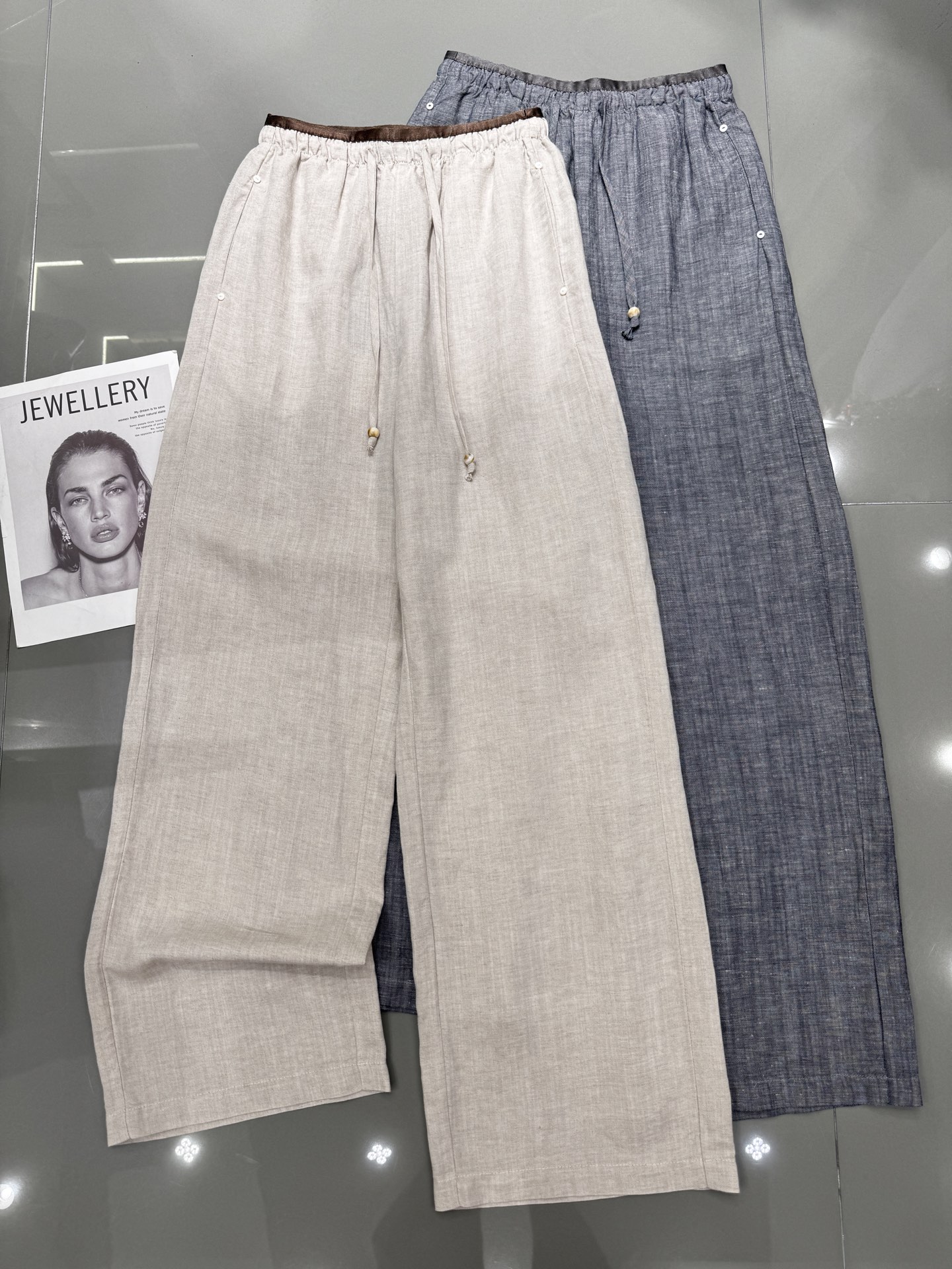 NO:320858,SAINT LAUREN* Saint Laurent New style of sesame wide-leg pants contrasting color spliced ​​rubber waist, exquisite small shell buckle in pockets, very good style, very minimalist, super versatile model, big brands are online smlxl,,saint laurent,saint laurent,alexander wang19860909SAINT LAUREN* 圣罗兰 新款麻料阔腿裤撞色拼接橡筋腰 口袋精致小贝壳扣标 品质很okk 版型非常好 极简主义 超百搭款 大牌上线smlxl,,saint laurent,saint laurent,alexander wang,Women's clothing