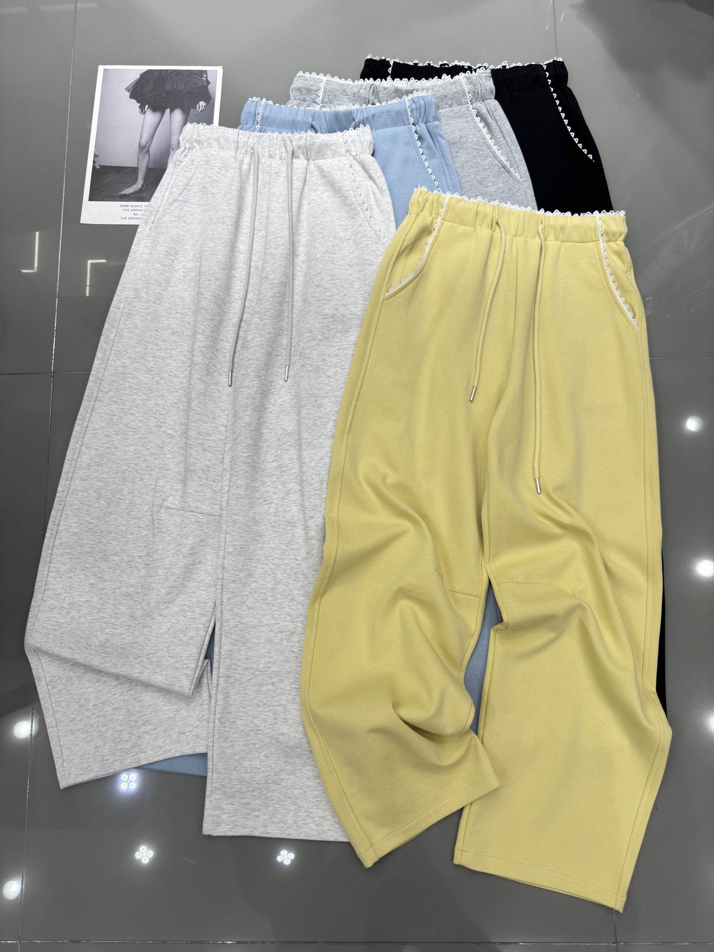 NO:320878,miumiu- New three-dimensional lace splicing thin casual pants, classic scimitar pants, very popular elements, casual and little girls, must-have five-color smlxl,,miumiu,alexander wang19860909miumiu- 新款立体蕾丝花边拼接薄款休闲裤 经典弯刀裤型 非常火爆元素 休闲带点小女生 减龄必备五色 smlxl,,miumiu,alexander wang,Women's clothing