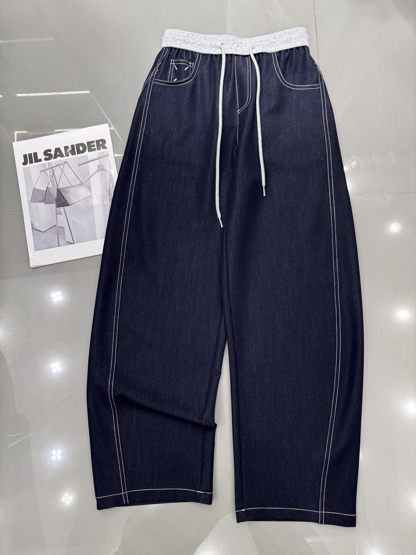 NO:321238,MM6 new simple spliced ​​contrasting waist Tennis jeans pocket custom embroidered logo logo casual banana pants style fabric with drooping quality super versatile looking slimming without picking on body wear closed eyes super hot style monochrome smlxl,masion margiela,jeans,alexander wang19860909MM6 新款简约拼接撞色腰天丝牛仔裤口袋定制刺绣logo标 休闲香蕉裤版型 面料自带垂感 品质超赞百搭显瘦不挑身材穿 闭眼入 超爆款 单色 smlxl,,masion margiela,jeans,alexander wang,Women's clothing