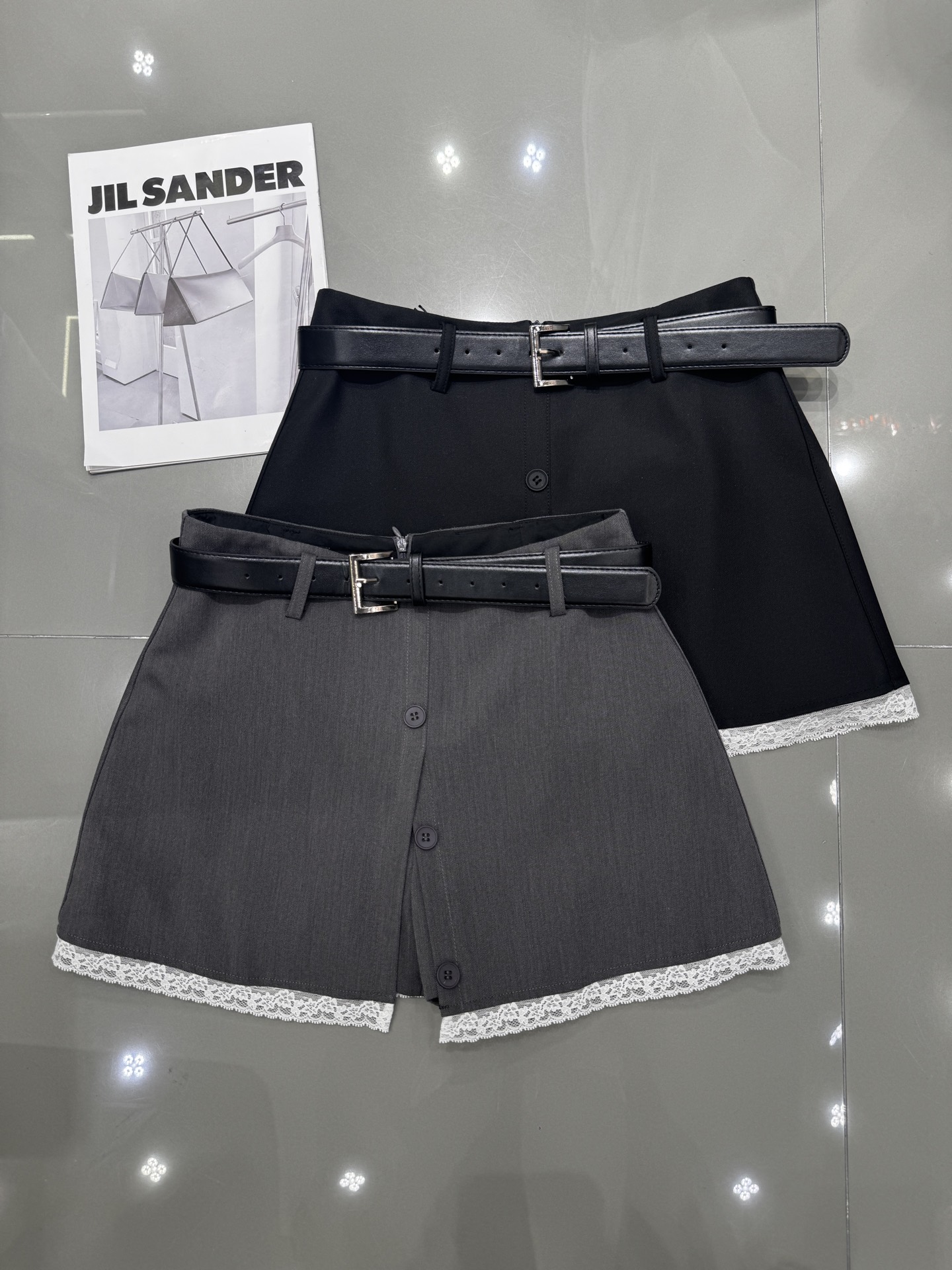 NO:322325,MiuMiu- New lace A-version button two-piece skirt pants with metal buckle belt Classic elements Fashion temperament Two-color smlxl 7,,miumiu,skirts,alexander wang19860909MiuMiu- 新款拼蕾丝A版纽扣两件套裙裤 配金属扣皮带 经典元素 时尚气质 两色 smlxl 7,,miumiu,skirts,alexander wang,Women's clothing