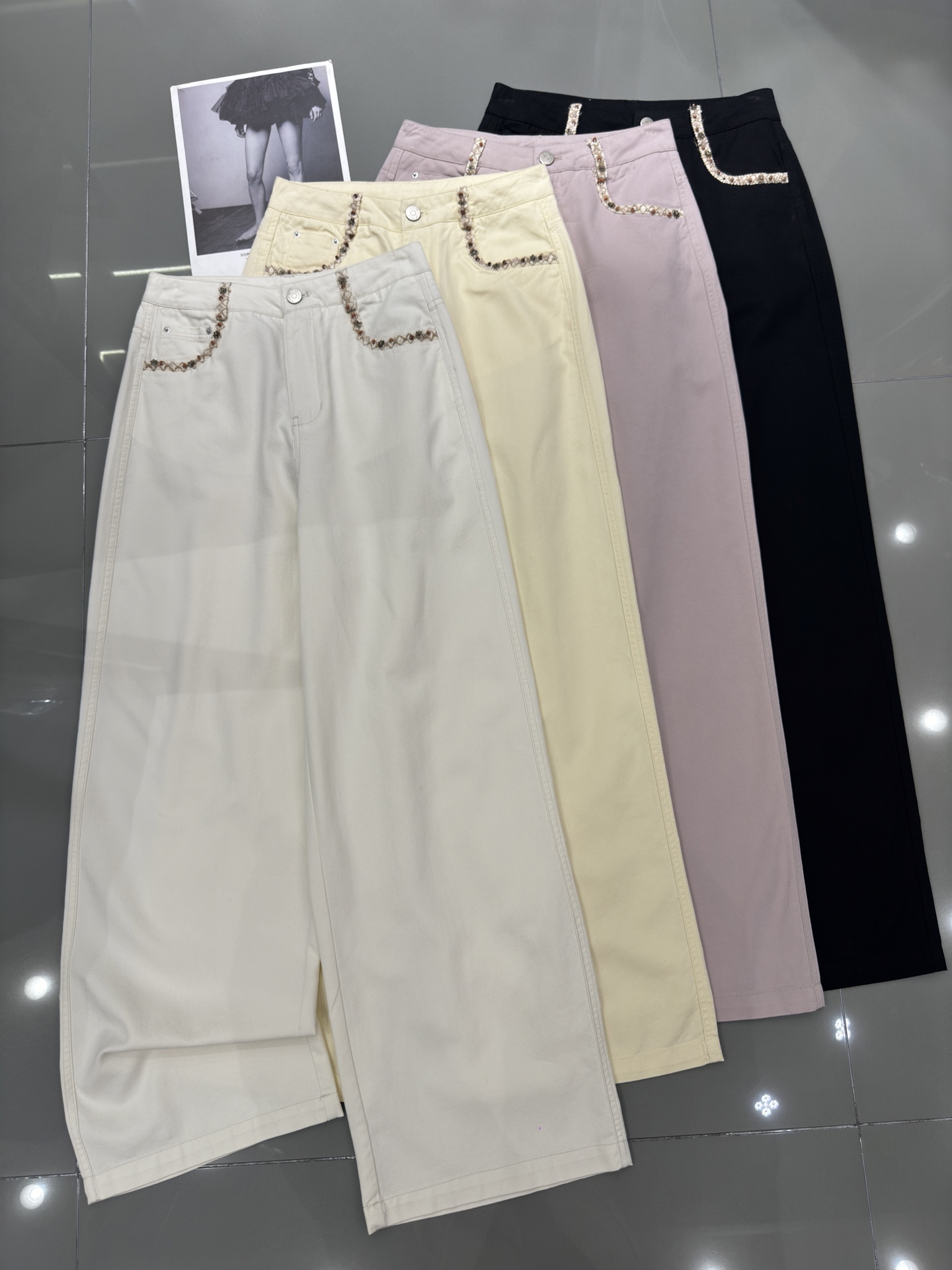 NO:323966,Miumiu new style, bag-mouth beaded flower wide-leg pants, comfortable washing fabric, strong inclusiveness, simple and versatile, slim four-color smlxl,,miumiu,alexander wang19860909miumiu新款 袋口订珠花朵阔腿裤 洗水面料舒适 包容性强 简约百搭显瘦 四色 smlxl,,miumiu,alexander wang,Women's clothing