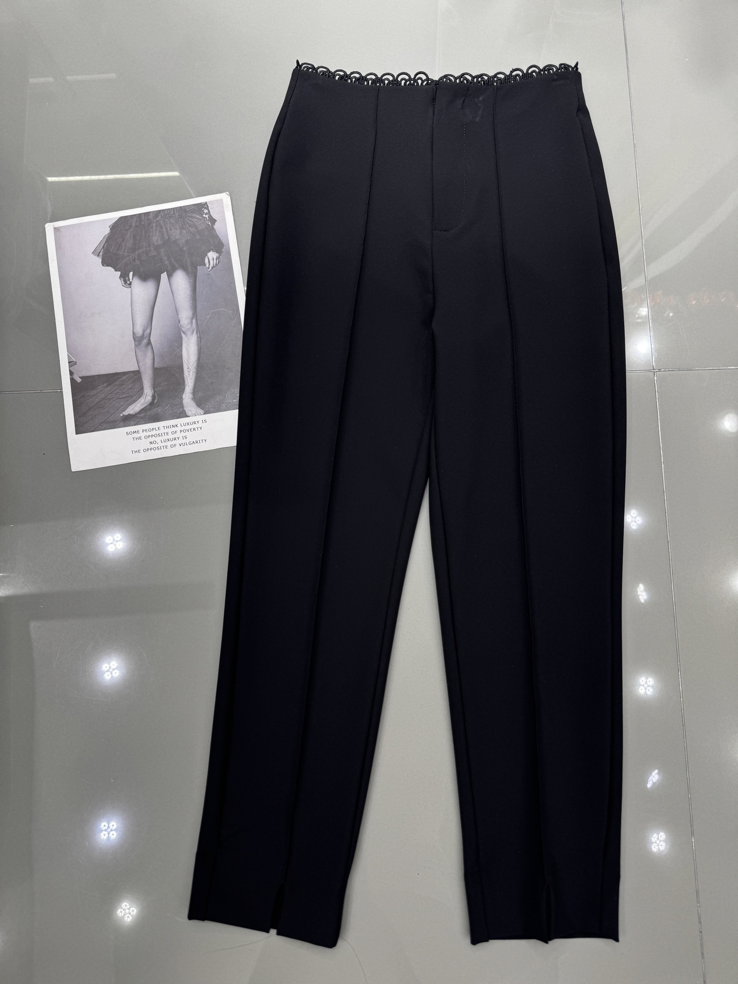 NO:326141,Miu Miu - New casual pants legs, middle-end slit design, fabric comes with elasticity, versatile upper body, monochrome smlxl,,miumiu,alexander wang19860909Miu Miu-新款休闲小裤脚 脚口前中开叉设计 面料自带弹力 版型上身百搭显瘦 单色 smlxl,,miumiu,alexander wang,Women's clothing