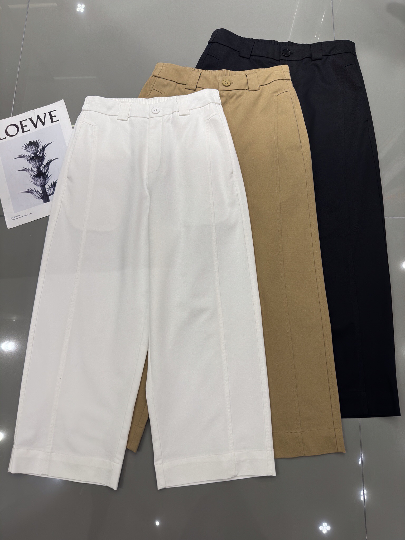 NO:326814,As new front mid-button nine-point casual pants, fabric is not easy to wrinkle, crisp style, high tolerance, unstoppable leg-shaped top body, three-color smlxl,,alexander wang19860909As新款前中扣九分休闲裤 面料不易皱 版型挺括 包容度高 不挑腿型上身绝绝子 三色 smlxl,,alexander wang,Women's clothing
