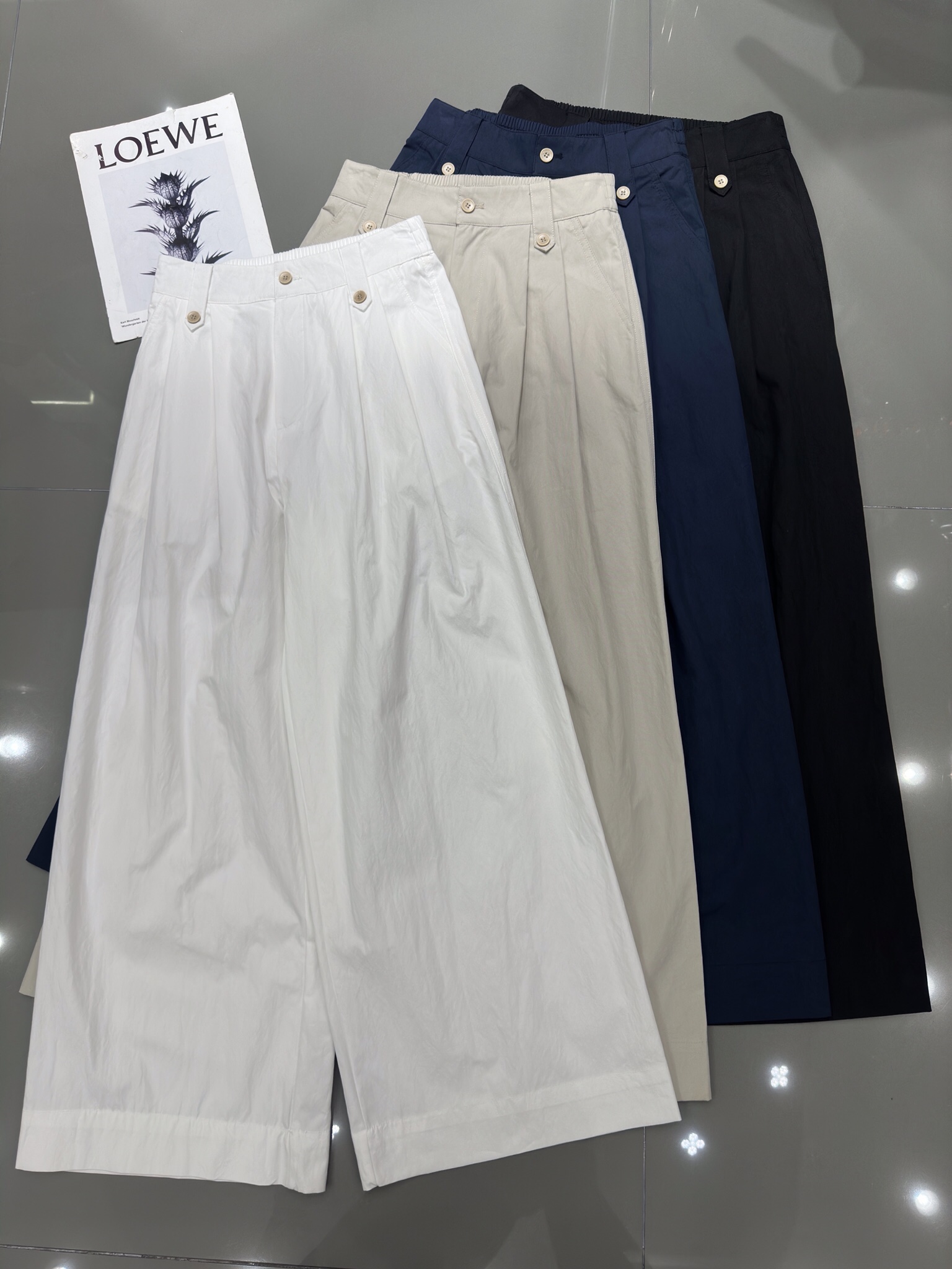 NO:326817,As new buttoned wide-leg pants with tight back waist design, classic and versatile style, loose fit, not picky figure, four-color smlxl,,alexander wang19860909As 新款扣子耳仔阔腿裤 后松紧腰头设计 经典百搭款 宽松版型不挑身材 四色 smlxl,,alexander wang,Women's clothing