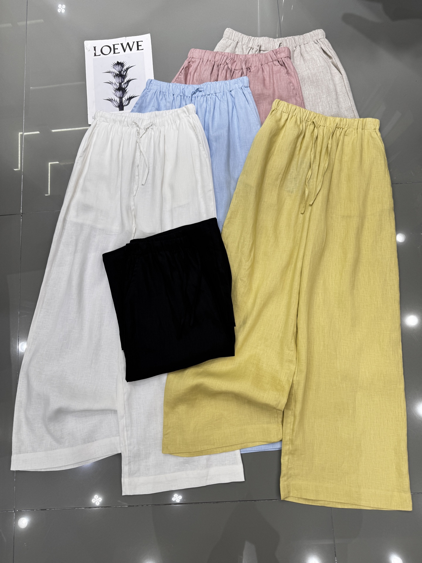 NO:328178,SAINT LAUREN* Saint Laurent New style of sesame wide-leg pants are breathable and simple and versatile. The wide-leg style covers the leg lines. Six-color smlxl,,saint laurent,saint laurent,alexander wang19860909SAINT LAUREN* 圣罗兰 新款麻料阔腿裤透气性强 简约百搭垂感十足 阔腿版型遮盖腿部线条 六色 smlxl,,saint laurent,saint laurent,alexander wang,Women's clothing
