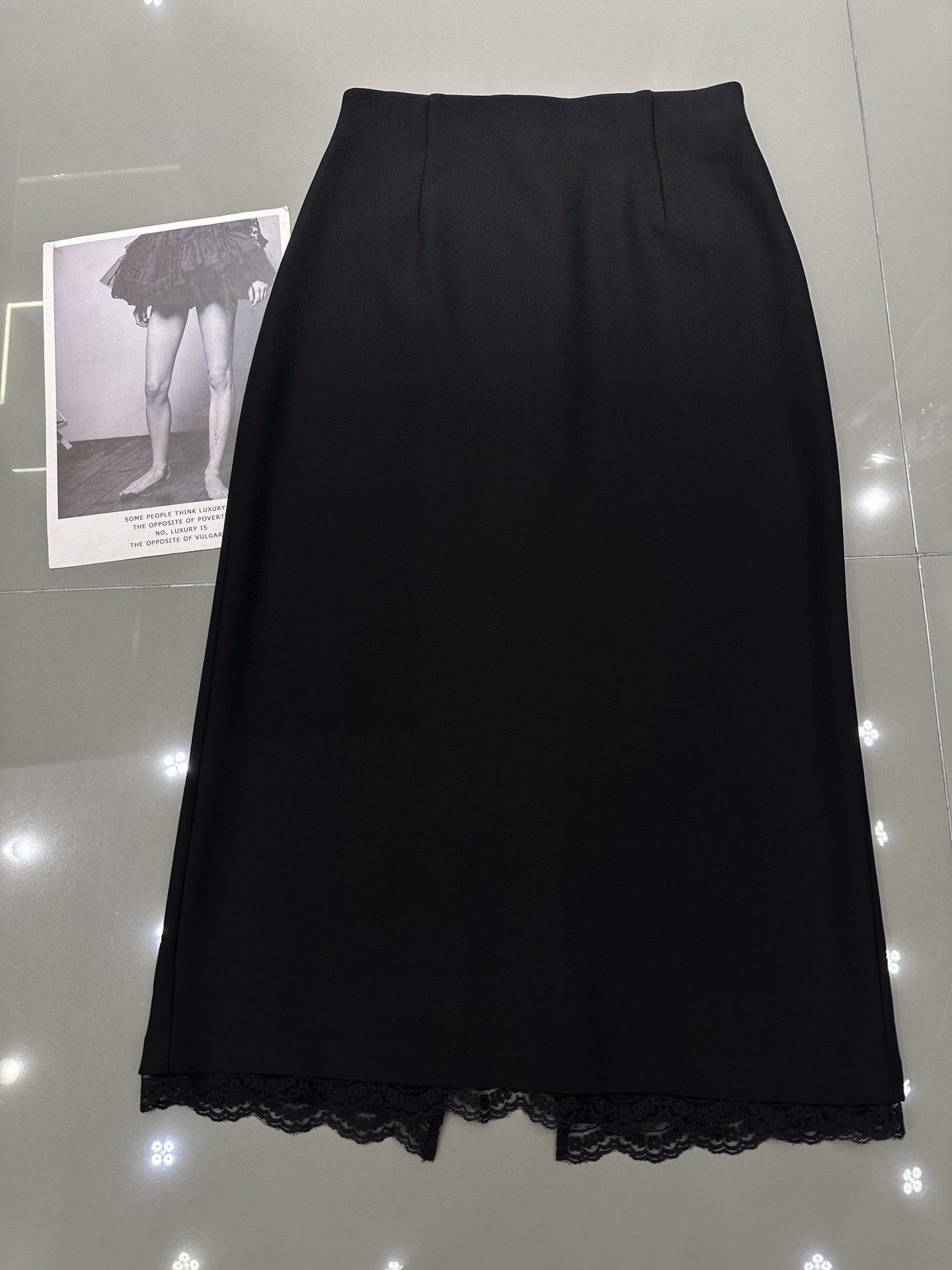 NO:328176,MiuMiu-New style lace slit long skirt with comfortable and soft fabric, super versatile and slim, the upper body is very elegant, the cost-effectiveness is very monochrome smlxl,,miumiu, skirts,alexander wang19860909MiuMiu-新款下脚花边开叉长裙 面料舒适柔软 超级百搭显瘦 上身非常气质 性价比超高 单色 smlxl,,miumiu,skirts,alexander wang,Women's clothing