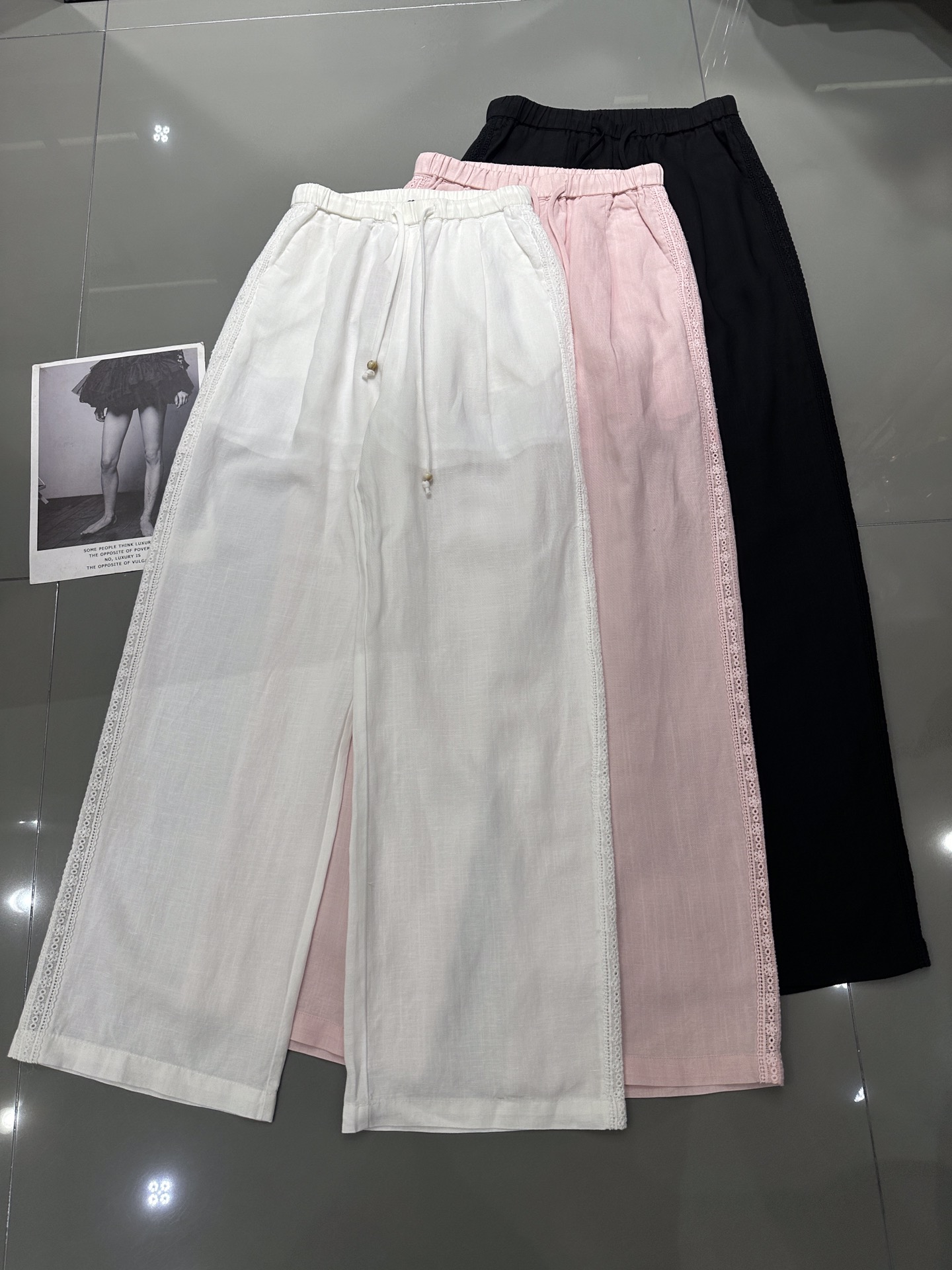 NO:327595,MiuMiu-New bead straps, linen wide-leg pants, breathable and comfortable, side lace design, versatile and slim style, recommended, three-color smlxl,,miumiu,alexander wang19860909MiuMiu-新款珠子绑带麻料阔腿裤 亚麻面料透气舒适 侧边花边设计 百搭显瘦款 推荐推荐 三色 smlxl,,miumiu,alexander wang,Women's clothing