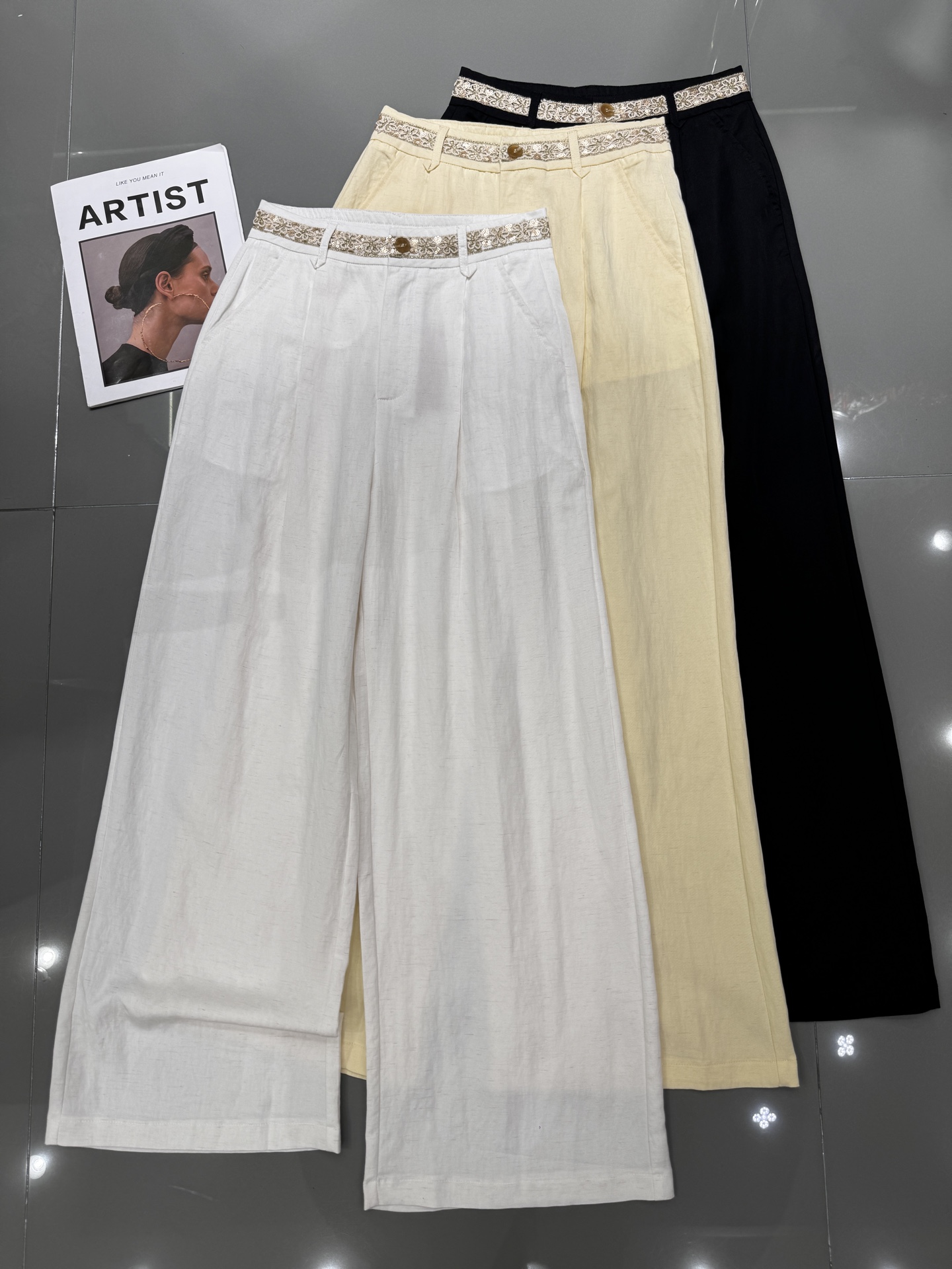 NO:330637,Miumiu New Tiansi Cotton Wide Leg Pants Handmade Sequin Flower Design at Waist Soft, Comfortable and Breathable, Good Draping Texture, Classic Slim and Versatile Three-color Smlxl, Miumiu, Alexander Wang19860909miumiu 新款天丝棉阔腿裤 腰头手工亮片花设计 柔软舒适透气 垂坠质感好 经典版型显瘦百搭 三色 smlxl,,miumiu,alexander wang,Women's clothing