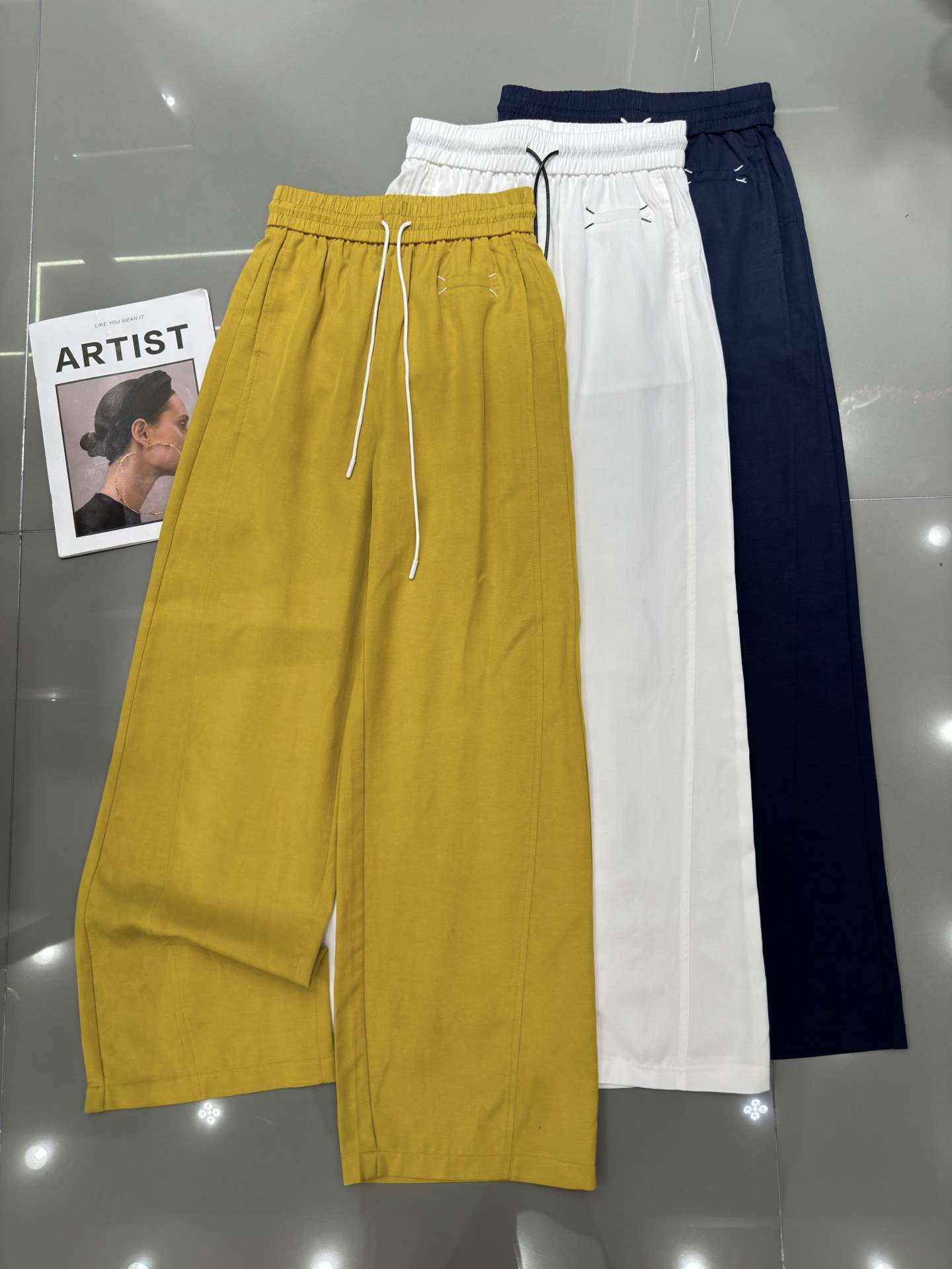 NO:330624,MM popular left front pocket embroidered logo wide-leg pants, cotton material is soft and comfortable, waist color drawstring, three-dimensional side side can modify the leg shape, upper body is slim, casual and versatile, three-color smlxl,,alexander wang19860909MM 爆款左前袋刺绣logo阔腿裤 棉料柔软舒适 腰头撞色抽绳 侧边立体边可做到修饰腿型 上身显瘦 休闲百搭 三色 smlxl,,alexander wang,Women's clothing