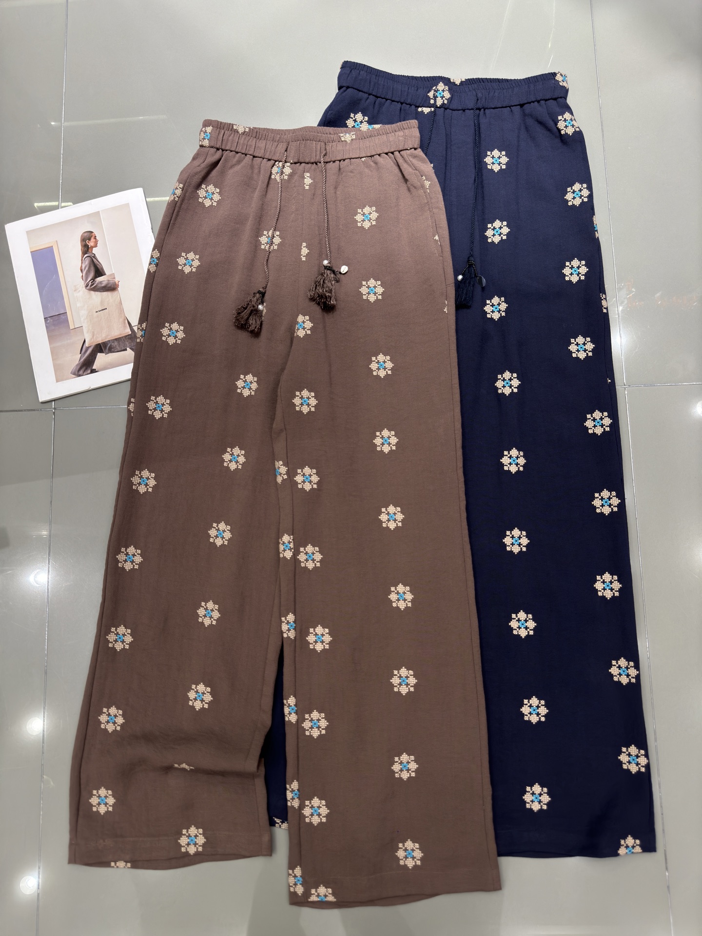 NO:328184,QING OUYANG - New heavy industry embroidered casual wide-leg pants, very fashionable and high-end colors, paired with simple tops, fashionable look!  The upper body is so amazing. The slightly loose style is not picky at all. It is a perfect versatile style. Two-color smlxl, alexander wang19860909QING OUYANG -新款重工刺绣休闲阔腿裤 很洋气高级的颜色 搭配简约的小上衣 时髦look！上身真是太惊艳了 微宽松的版型完全不挑身材 妥妥的百搭款哦 两色 smlxl,,alexander wang,Women's clothing