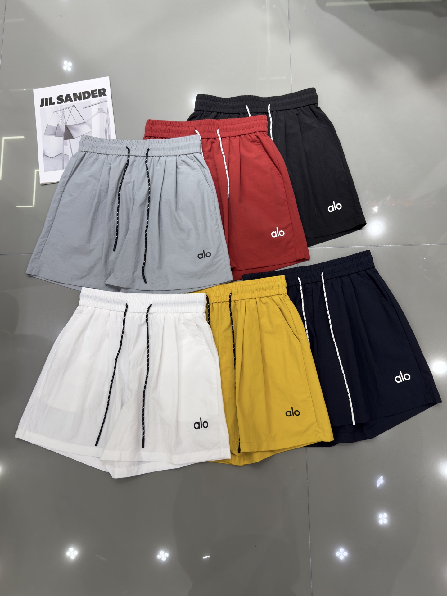 NO:328191,alo-New fast-drying fashionable shorts Paired with a simple top to easily cope with the high temperature of summer. Unmodified slack feeling. The upper body effect is super good. Six-color smlxl, shorts, alexander wang19860909alo-新款速干洋气短裤 搭配简约上衣 轻松应对夏日高温 无修饰的松弛感 上身效果超好 六色 smlxl,,shorts,alexander wang,Women's clothing