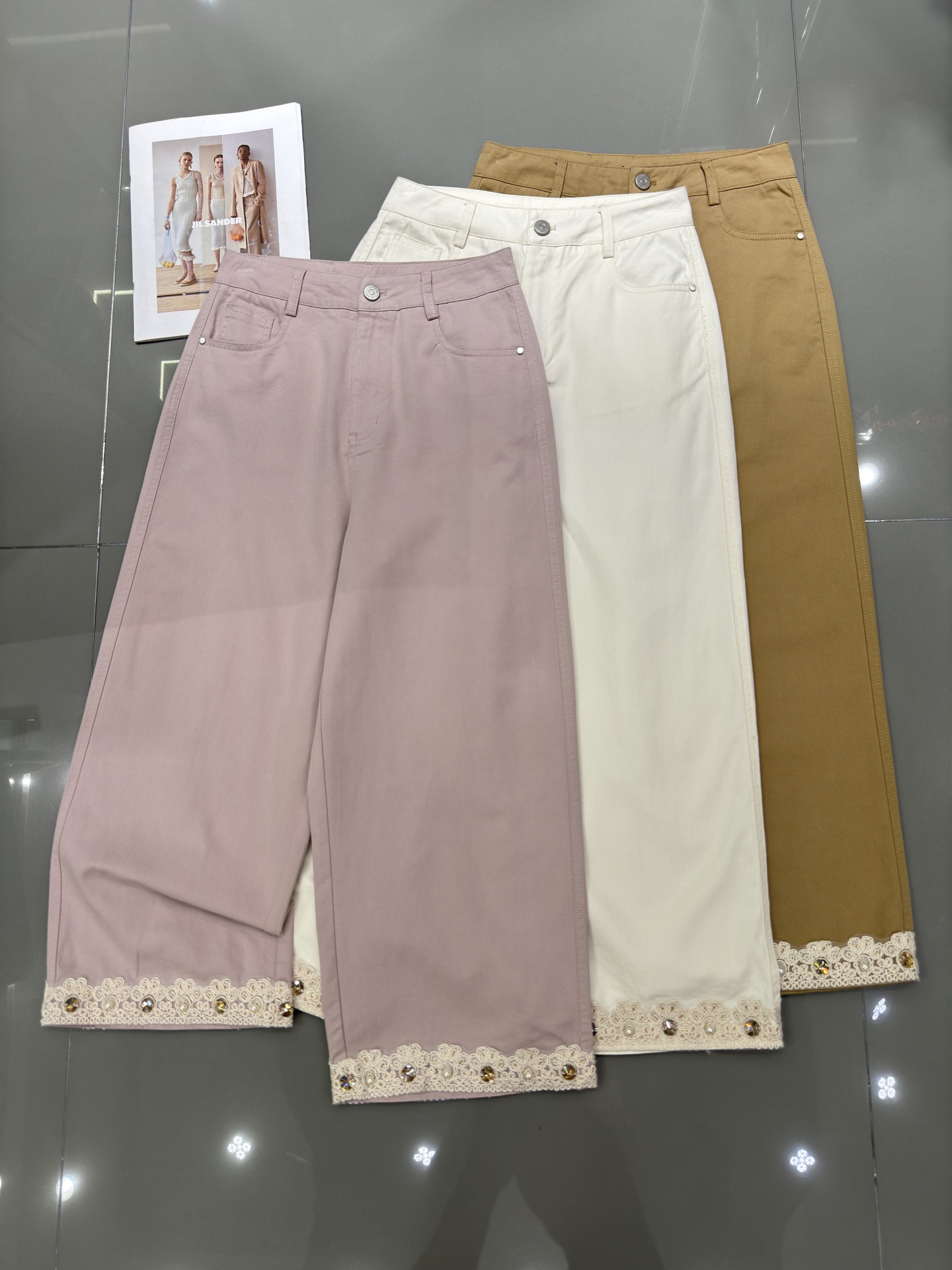 NO:328194,MiuMiu- New lace diamond beads with thighs, top body breathable and exquisite and beautiful, fashionable and elegant, versatile and not picky, three-color smlxl,,miumiu,alexander wang19860909MiuMiu- 新款脚口蕾丝钻石珠子九分裤 上身透气精致又好看 时尚气质 百搭不挑人 三色 smlxl,,miumiu,alexander wang,Women's clothing