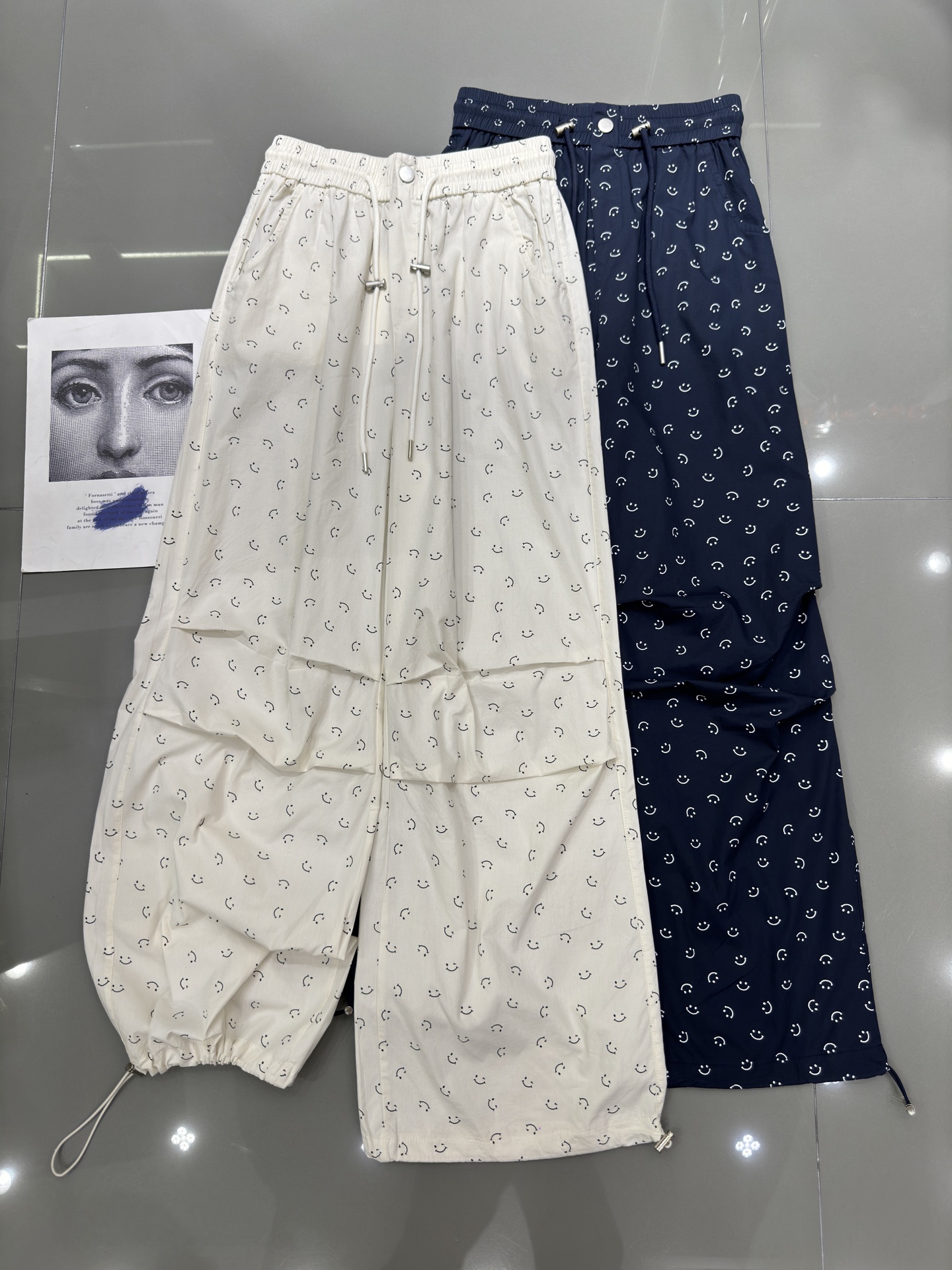 NO:328185,Acne studios popular styles come with a full print of smiling logo casual pants. The knees are wrinkled. The overall decoration makes the slimming rod. The elastic waist is fat and thin. The most important thing is to wear super age-reducing. Blue apricot smlxl,,acne studios,dior,alexander wang19860909Acne studios 爆款来咯满印笑脸logo休闲裤 膝盖做了褶皱设计 整体修饰显瘦杆杆滴 松紧腰胖瘦都可穿最主要超减龄冲冲冲 蓝色杏色 smlxl,,acne studios,dior,alexander wang,Women's clothing