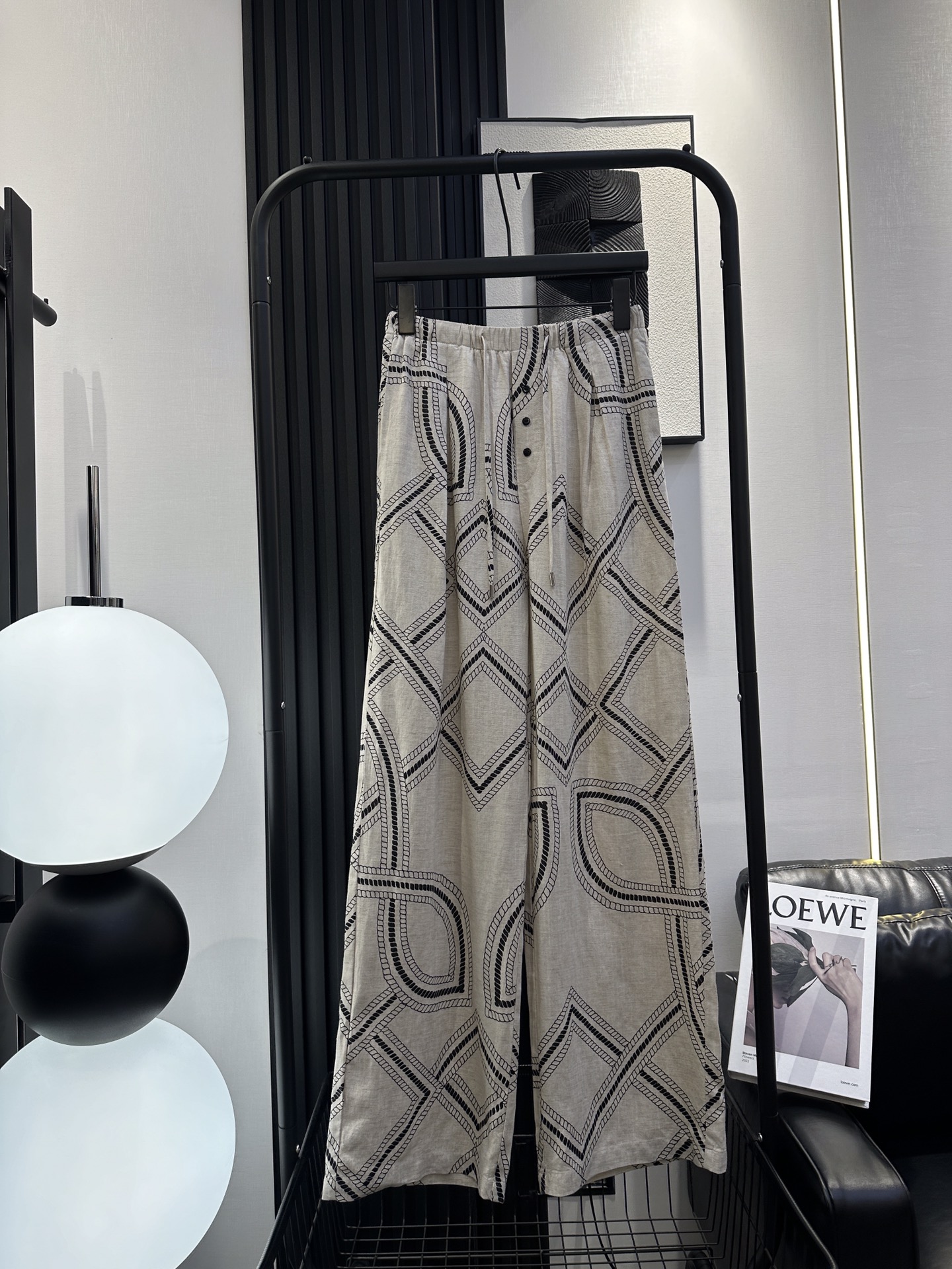 NO:331812,Celine Celine New popular front-breasted chain striped sesame wide-leg pants classic print retro old money style lazy casual simple atmospheric and classy monochrome, celine, celine, alexander wang19860909Celine 赛琳 新爆款前排扣链条纹麻料阔腿裤经典印花 复古老钱风 慵懒随性 简约大气上档次 单色,,celine,celine,alexander wang,Women's clothing