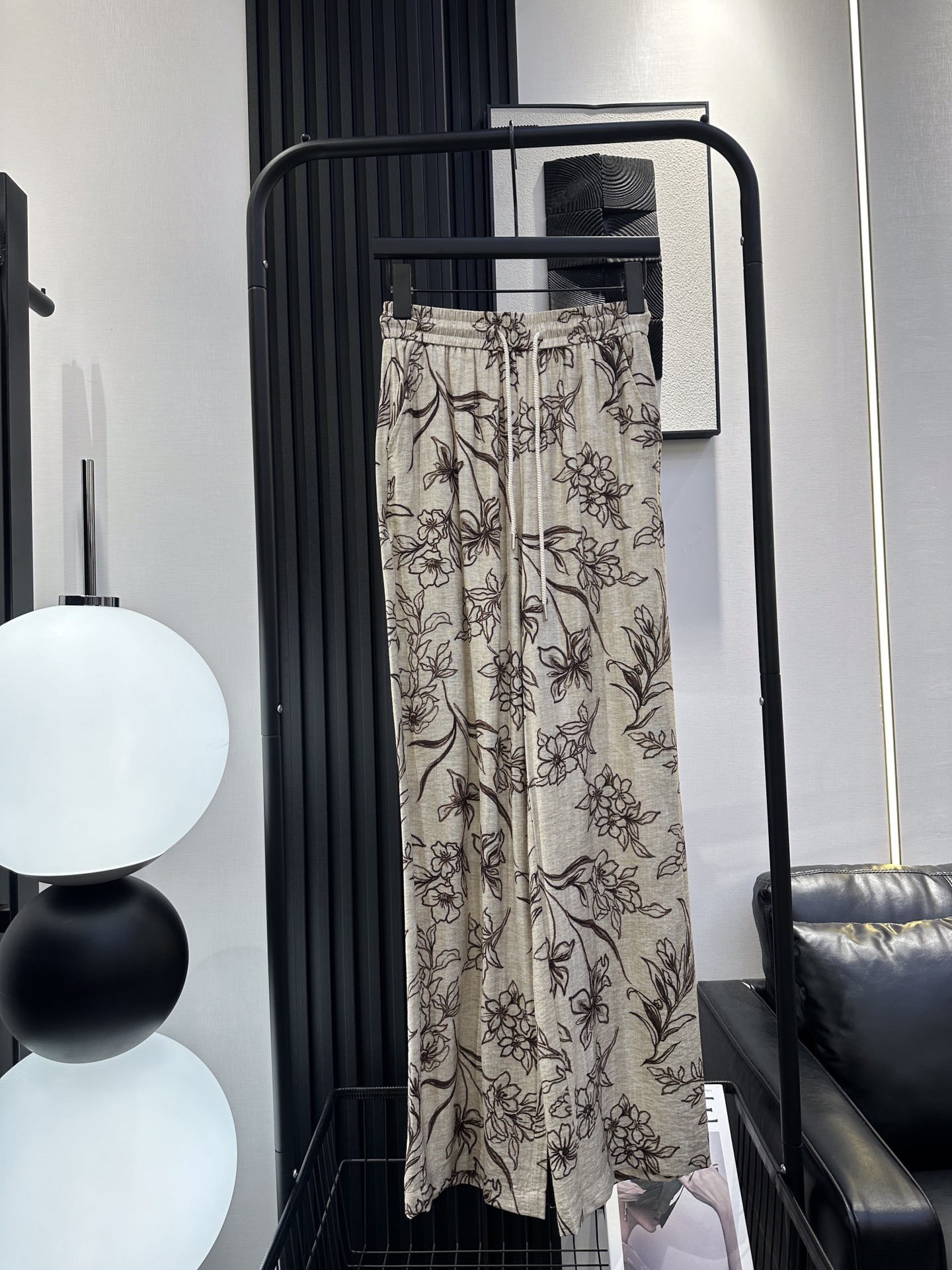 NO:331810,OY new retro boho printed cotton and linen straight pants Regular style Slimming on the upper body All-match temperament Full of summer vacation atmosphere Monochrome smlxl,,alexander wang19860909OY 新款复古波西米亚风印花棉麻直筒裤 常规版型 上身显瘦 百搭气质 满满的夏日度假气息 单色 smlxl,,alexander wang,Women's clothing