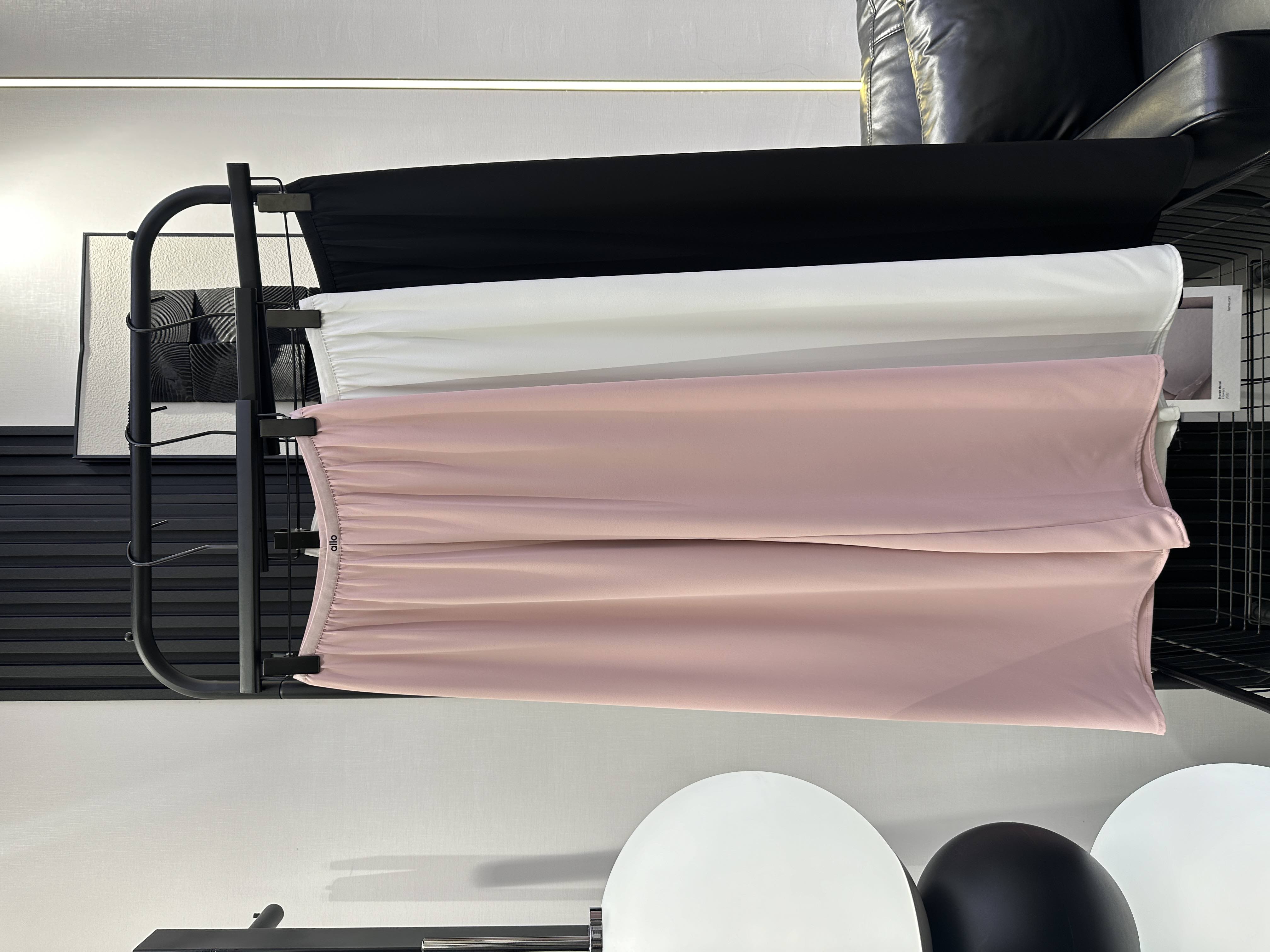 NO:333130,alo-New summer ultra-thin style acetate wide-leg pants. The upper body is super comfortable and versatile. The upper body looks slim and stylish. Recommended three-color smlxl, alexander wang19860909alo-新款夏季超薄款醋酸阔腿裤 面料上身超舒服 百搭好看 上身显瘦有型 推荐推荐 三色 smlxl,,alexander wang,Women's clothing