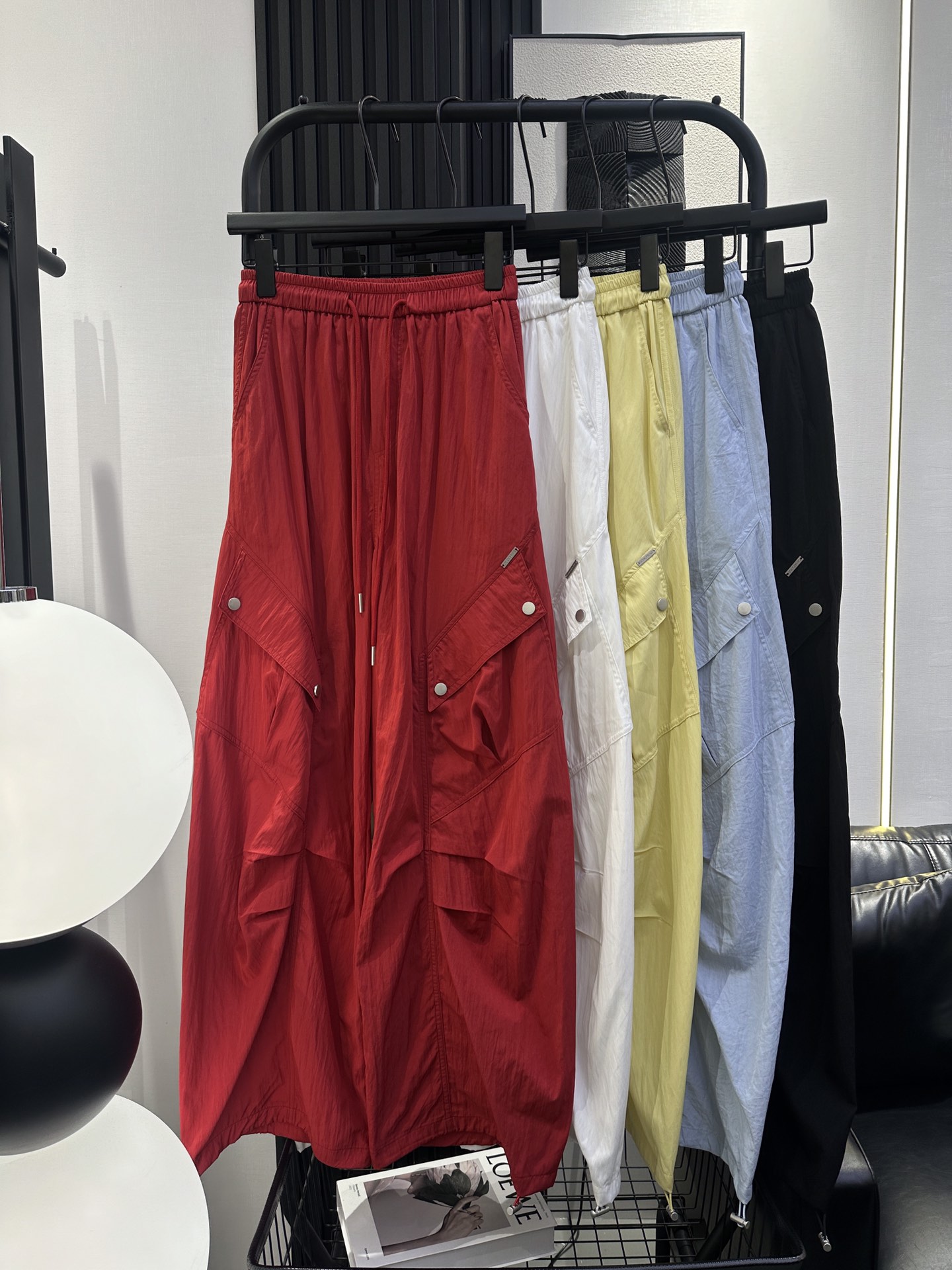 NO:335551,Balenciaga new style summer thin casual pants American retro street dance big pocket work pants men and women hip-hop loose wide-leg trousers fashionable and versatile 5 colors smlxl,,balenciaga,alexander wang19860909巴黎世家 新款 夏季薄款休闲裤 美式复古 街舞斜大口袋工装裤男女嘻哈宽松阔腿长裤 时尚百搭 5色 smlxl,,balenciaga,alexander wang,Women's clothing