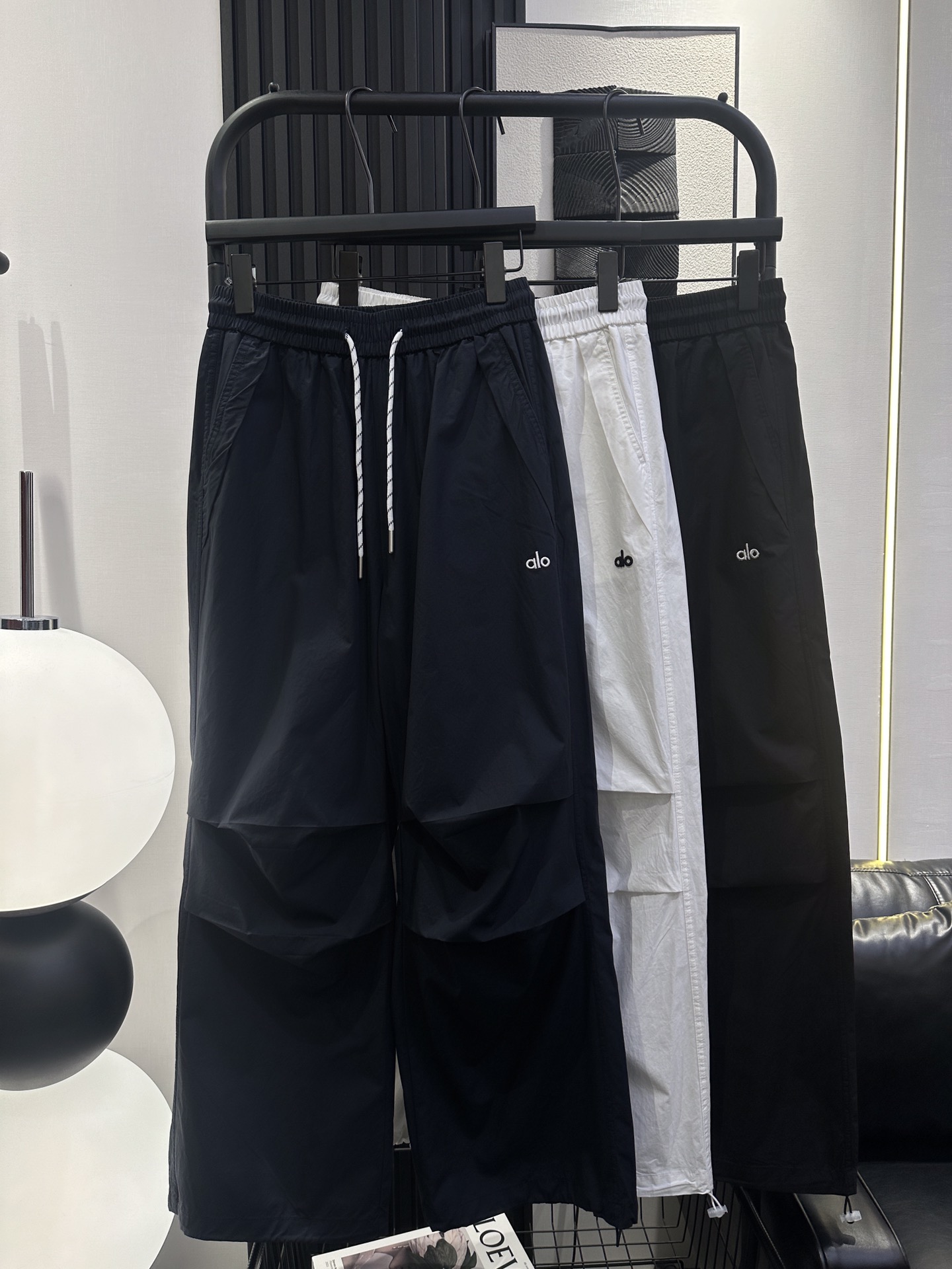 NO:335548,alo-New three-dimensional embroidered LOGO strap casual pants, the fabric is breathable and comfortable, the style is slightly loose, the upper body is slim and versatile, closed eyes are three-color smlxl,,alexander wang19860909alo-新款立体绣LOGO绑带休闲裤 面布料透气舒适 版型微宽松 上身显瘦百搭款 闭眼入 三色 smlxl,,alexander wang,Women's clothing