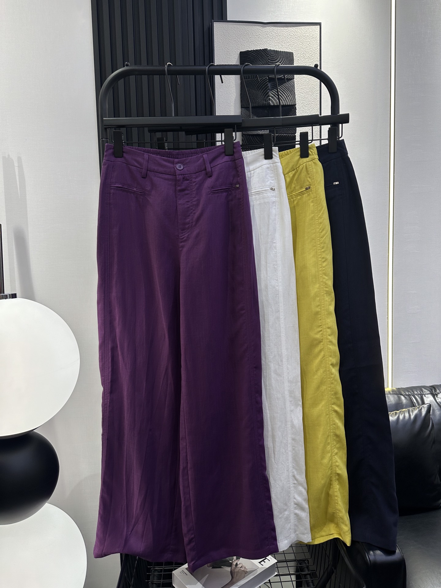 NO:409866,miumiu - New style old-fashioned lemon wide-leg pants, elastic waist design, custom metal LOGO letters on the left pocket, excellent style, slim and easy to wear, especially comfortable, four-color smlxl,,miumiu,alexander wang19860909miumiu-新款老钱风麻料阔腿裤 后松紧腰设计 左袋口定制金属LOGO字母 版型超棒 显瘦又好穿 特别舒服 四色 smlxl,,miumiu,alexander wang,Women's clothing